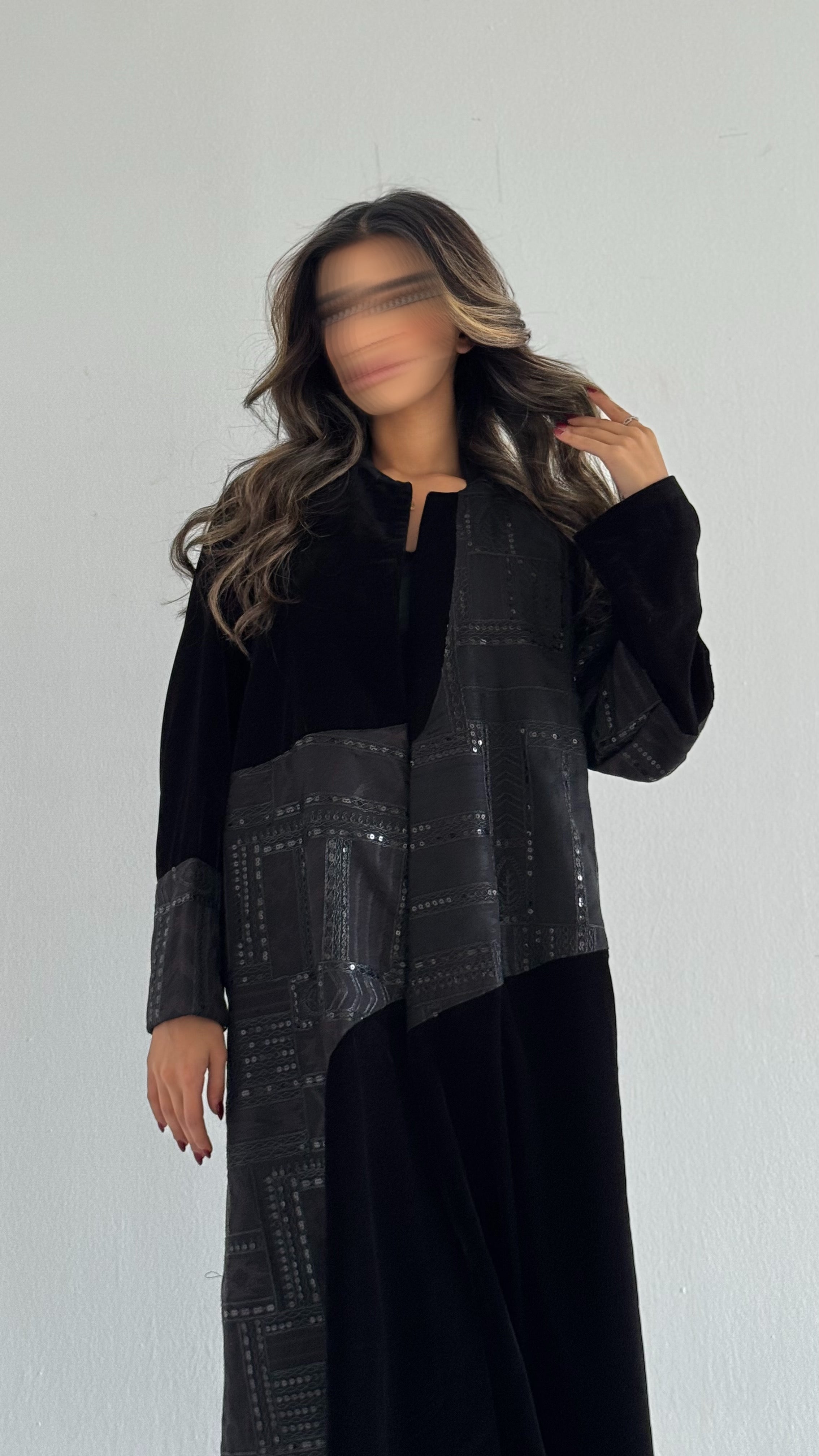 MWT551 - عباية مخمل مع لنن هندي تطريز - Aya