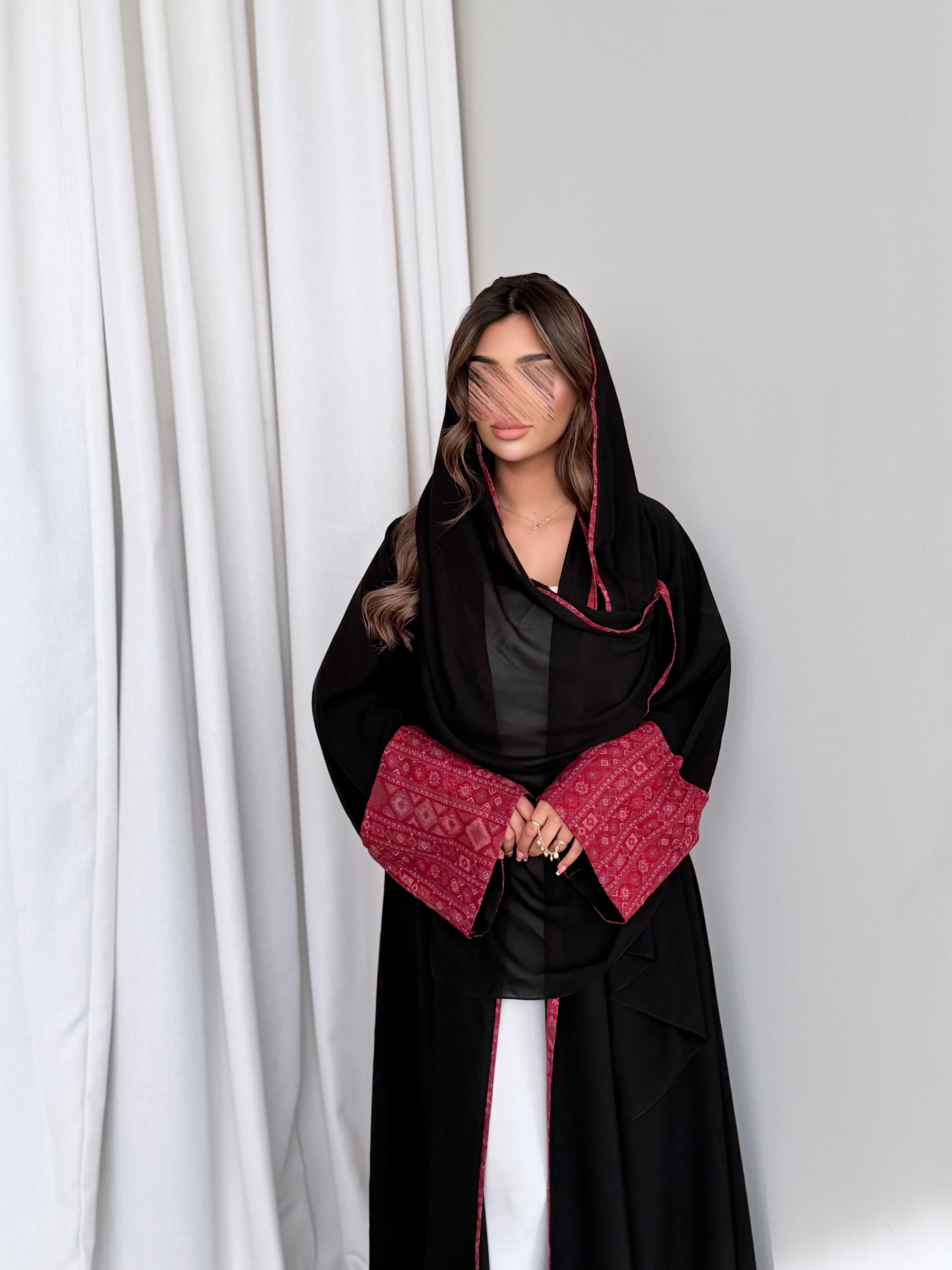 MWT784 - عباية كريب مع تدخيلة كشميري - Aya