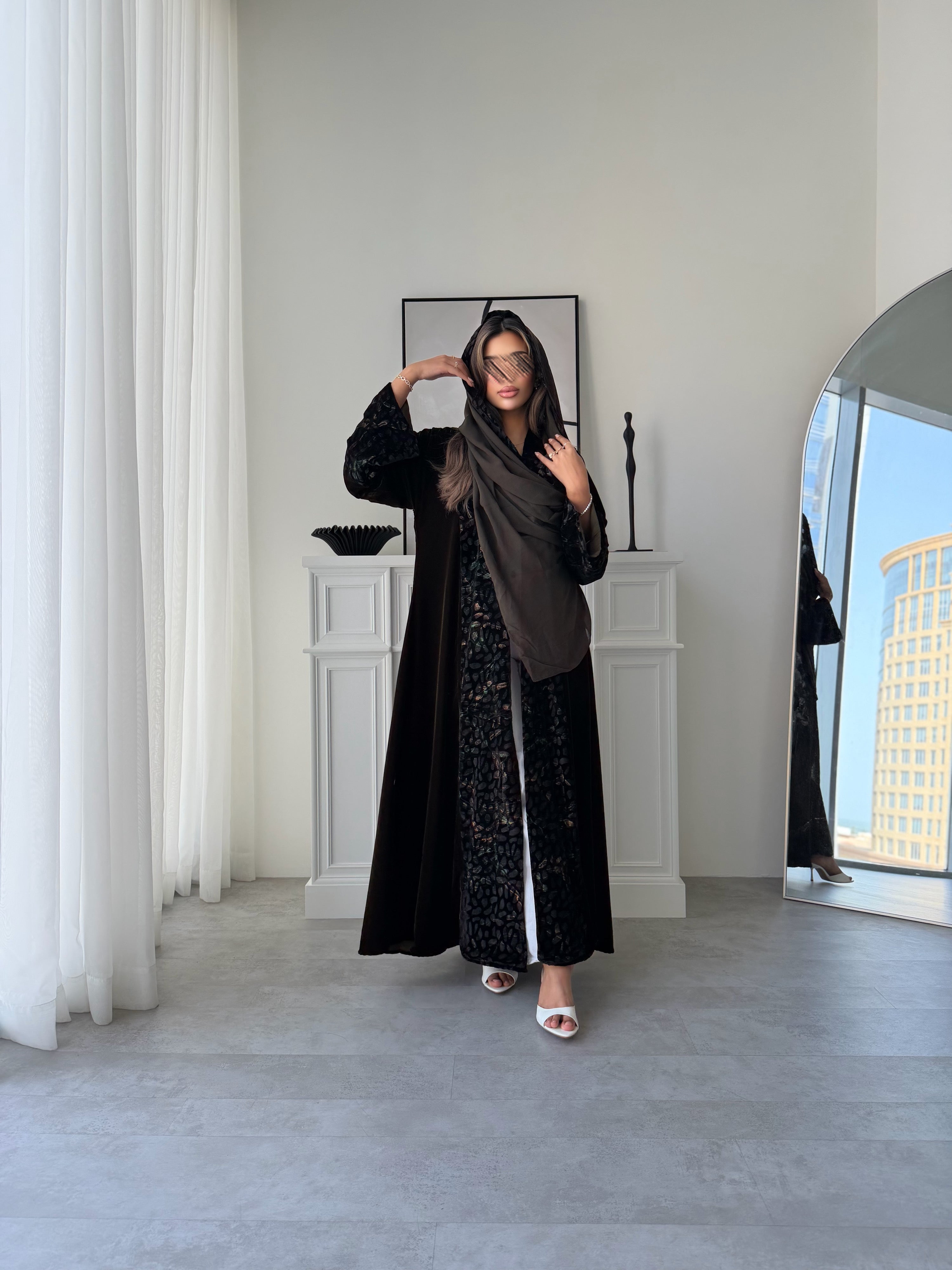 MWT5000 - عبايةمخمل زيتي مع طباعة - Aya