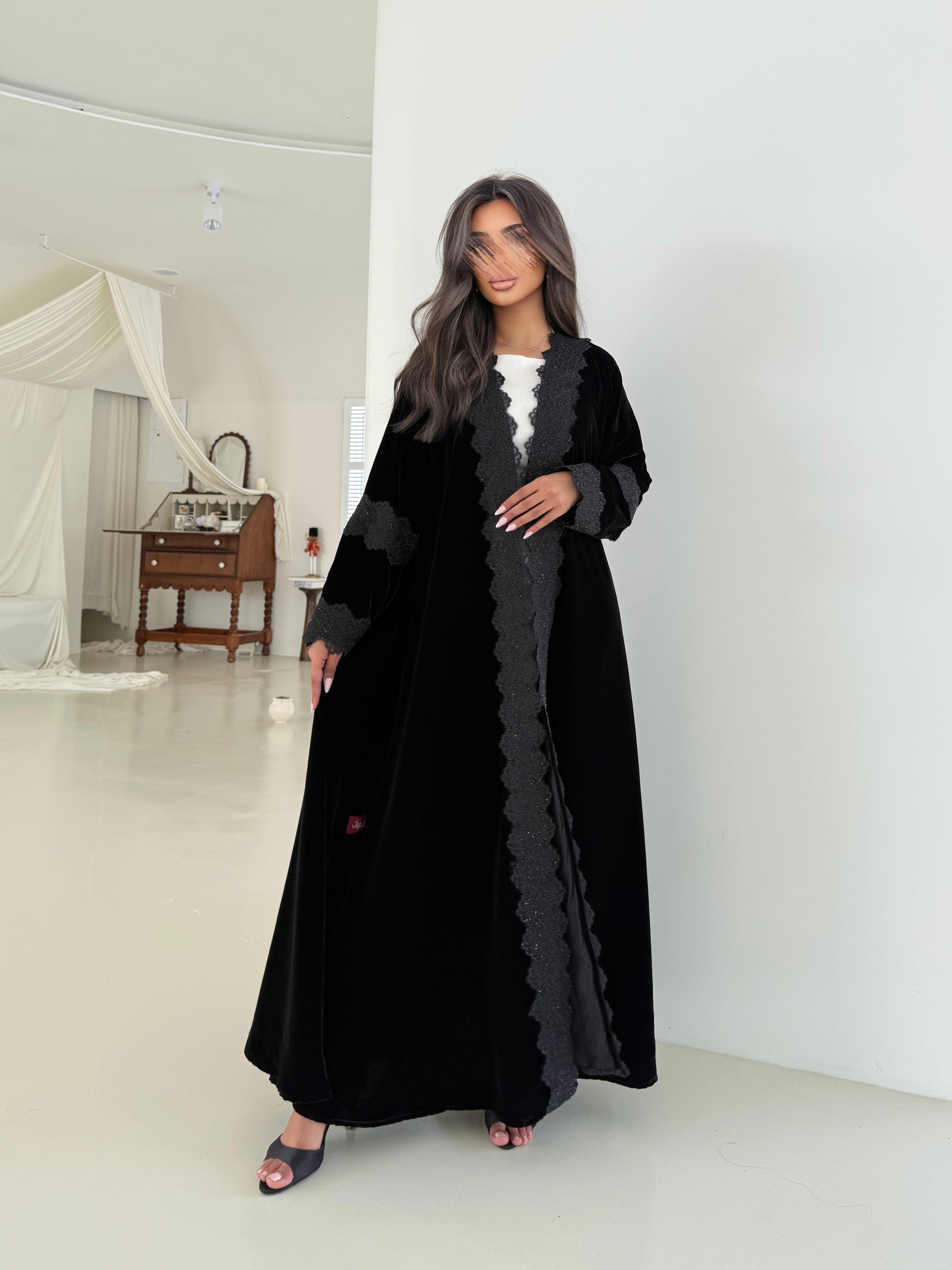 MW645 - Light Crepe Standing with Jacquard Half-Cloche