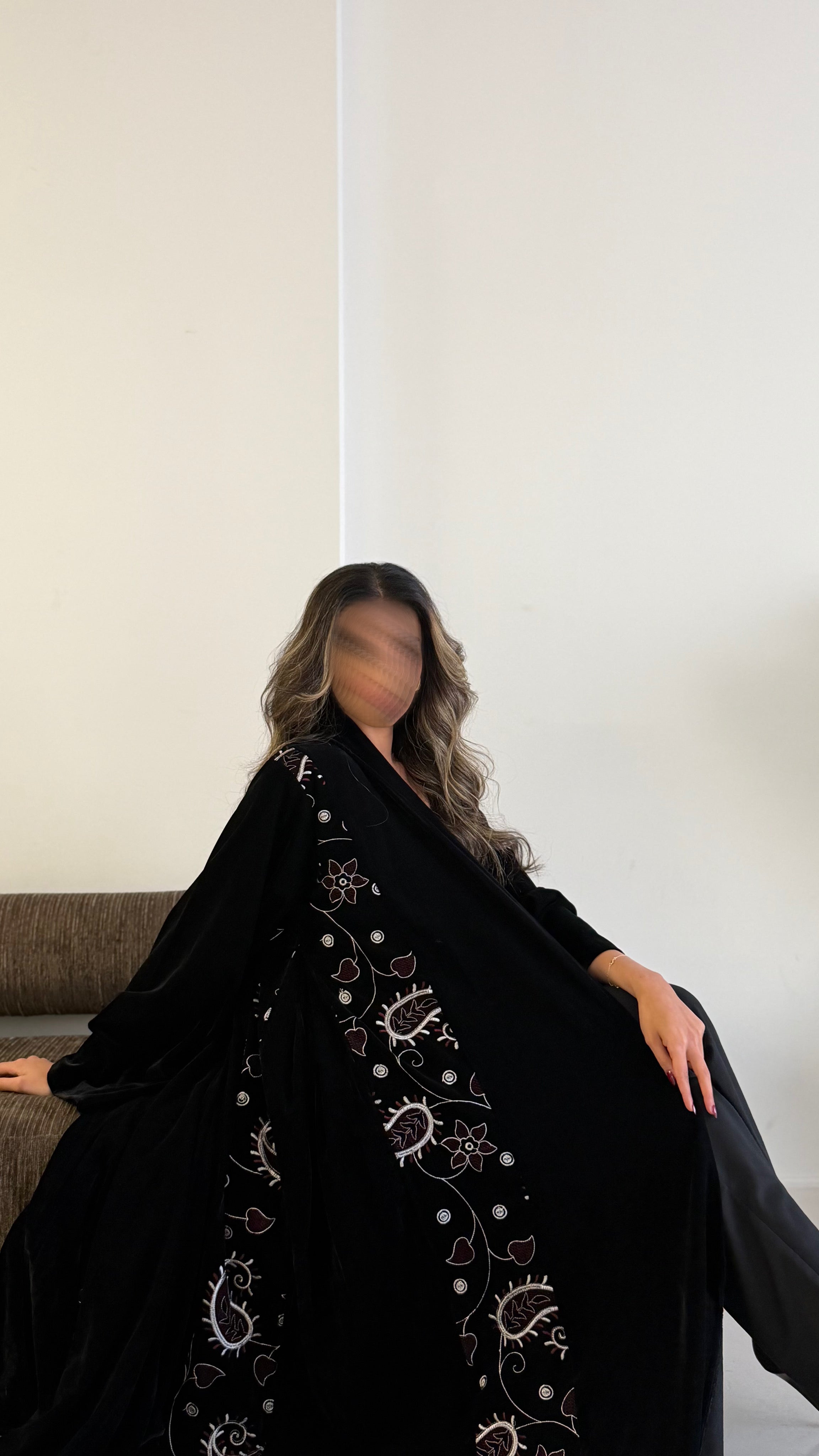 MW1802 - عباية مخمل مع اضافة تطريز كمبويتر على الجوانب - Aya