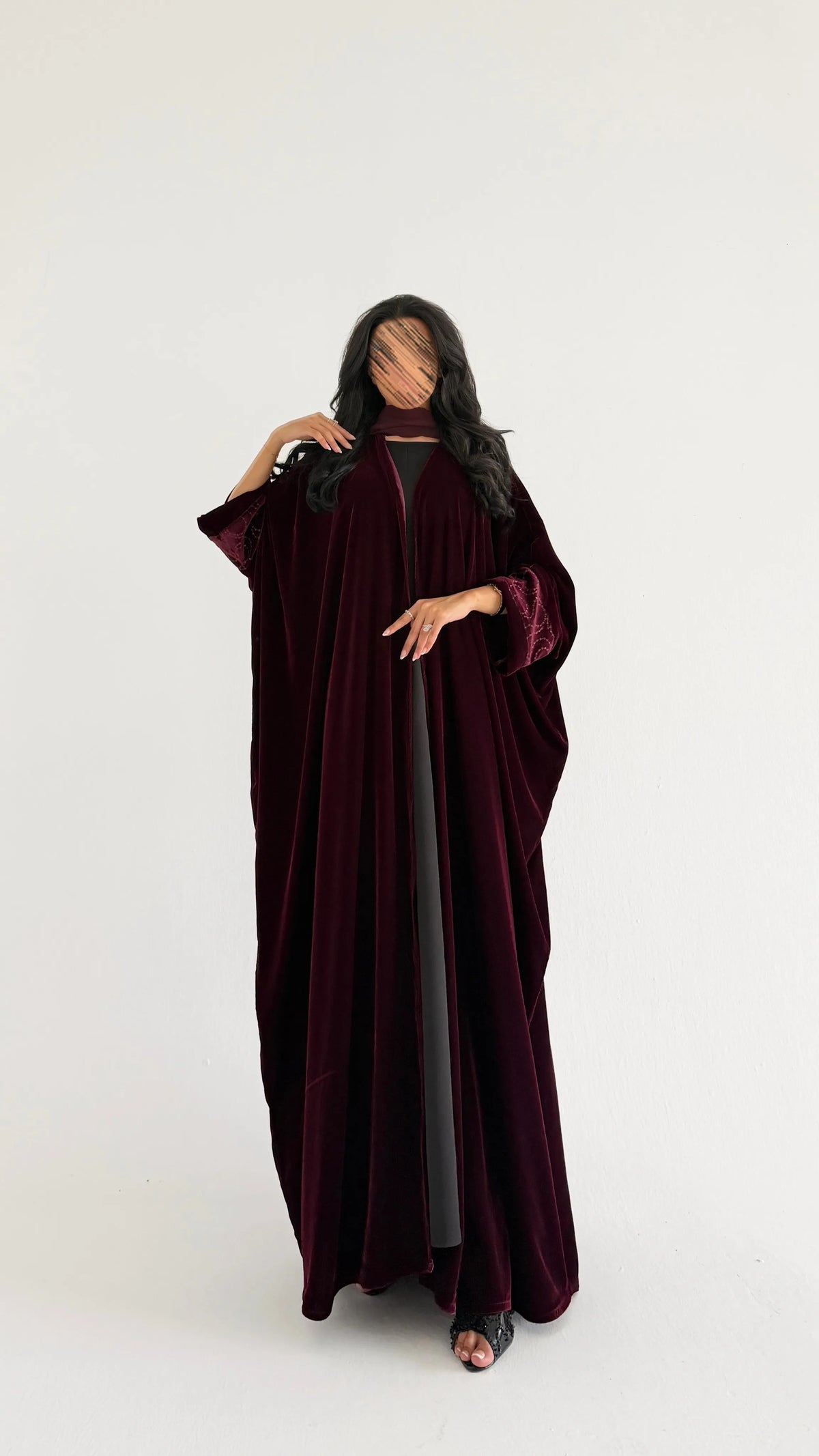 MWT1298 - عبايه مخمل عنابي بتدخيله مخمل لامعه - Aya