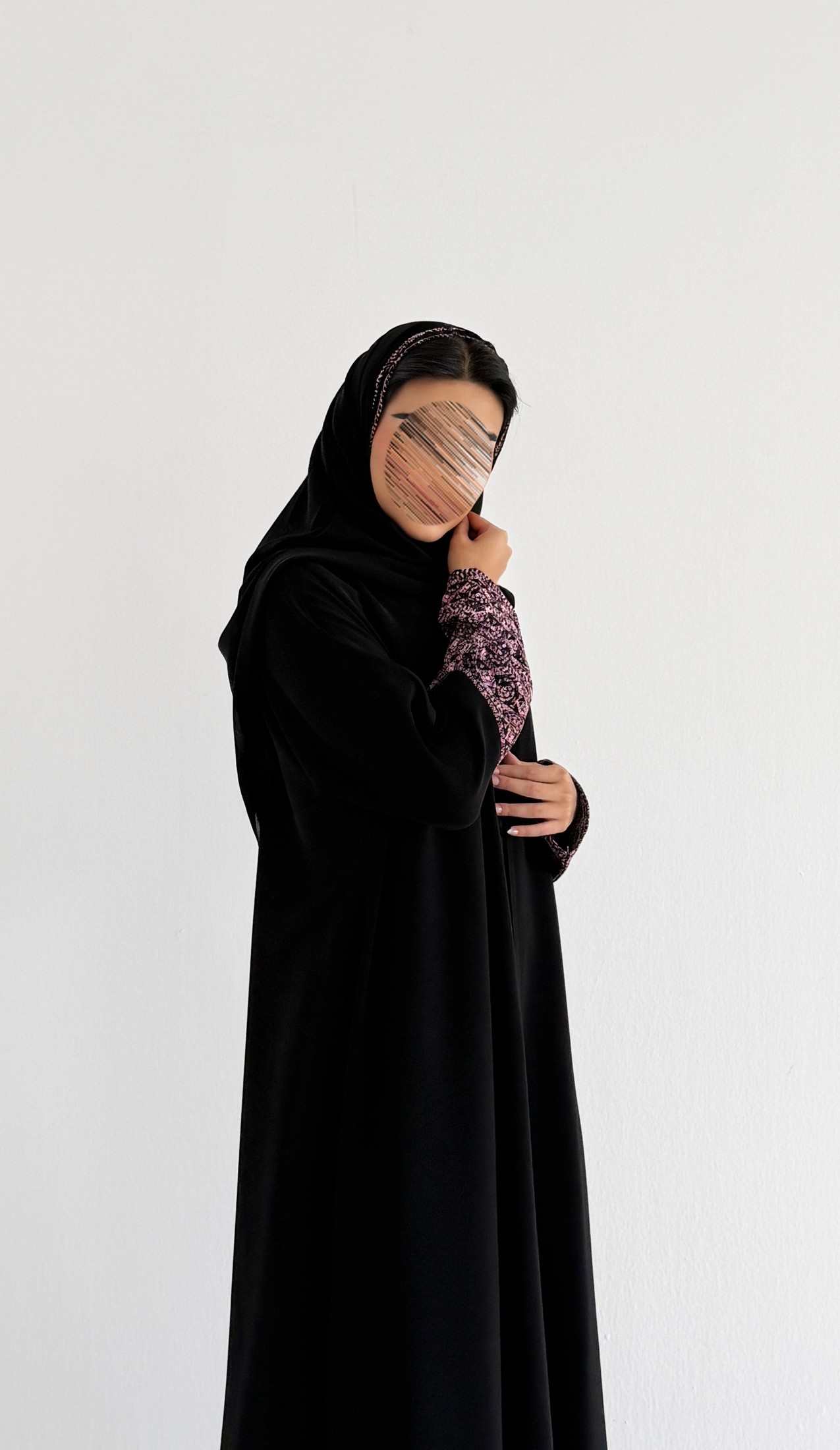 MWT2075 - عباية كريب أسود مع تدخيلة - Aya