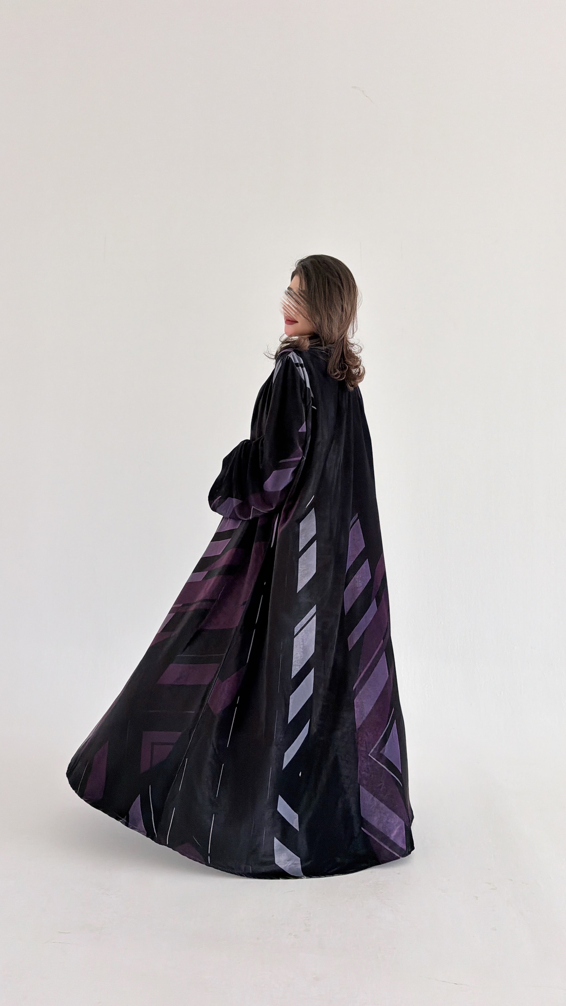 MWT889 - عباية مخمل طباعة - Aya