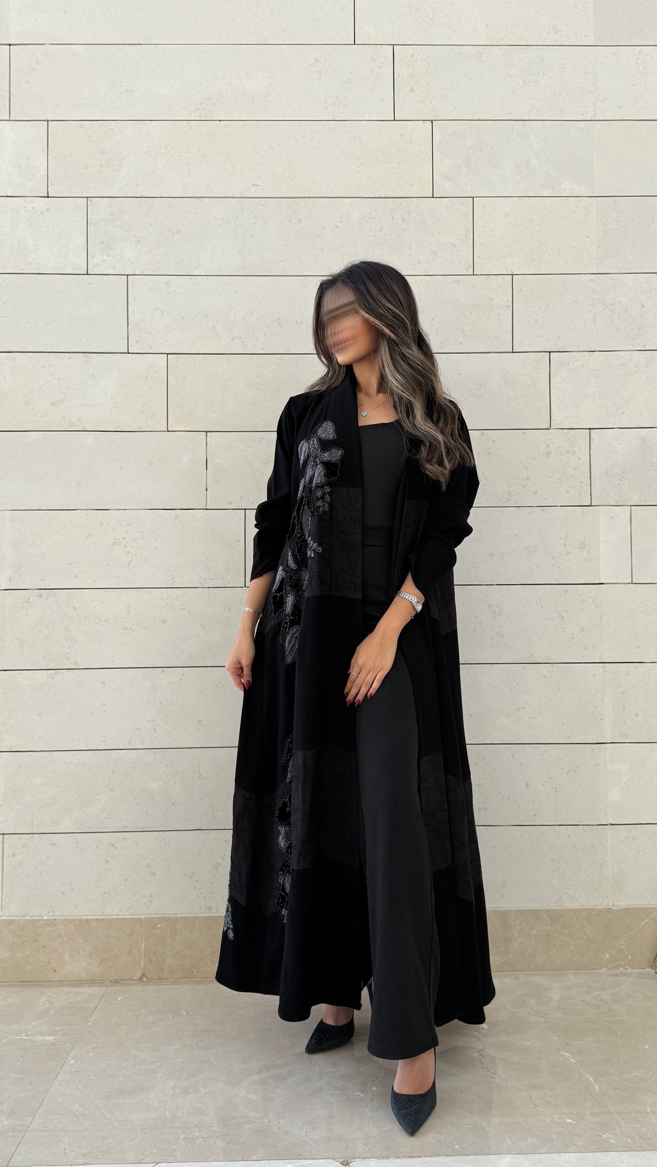 MWT581 - عباية سوداء بتطريز ورد - Aya