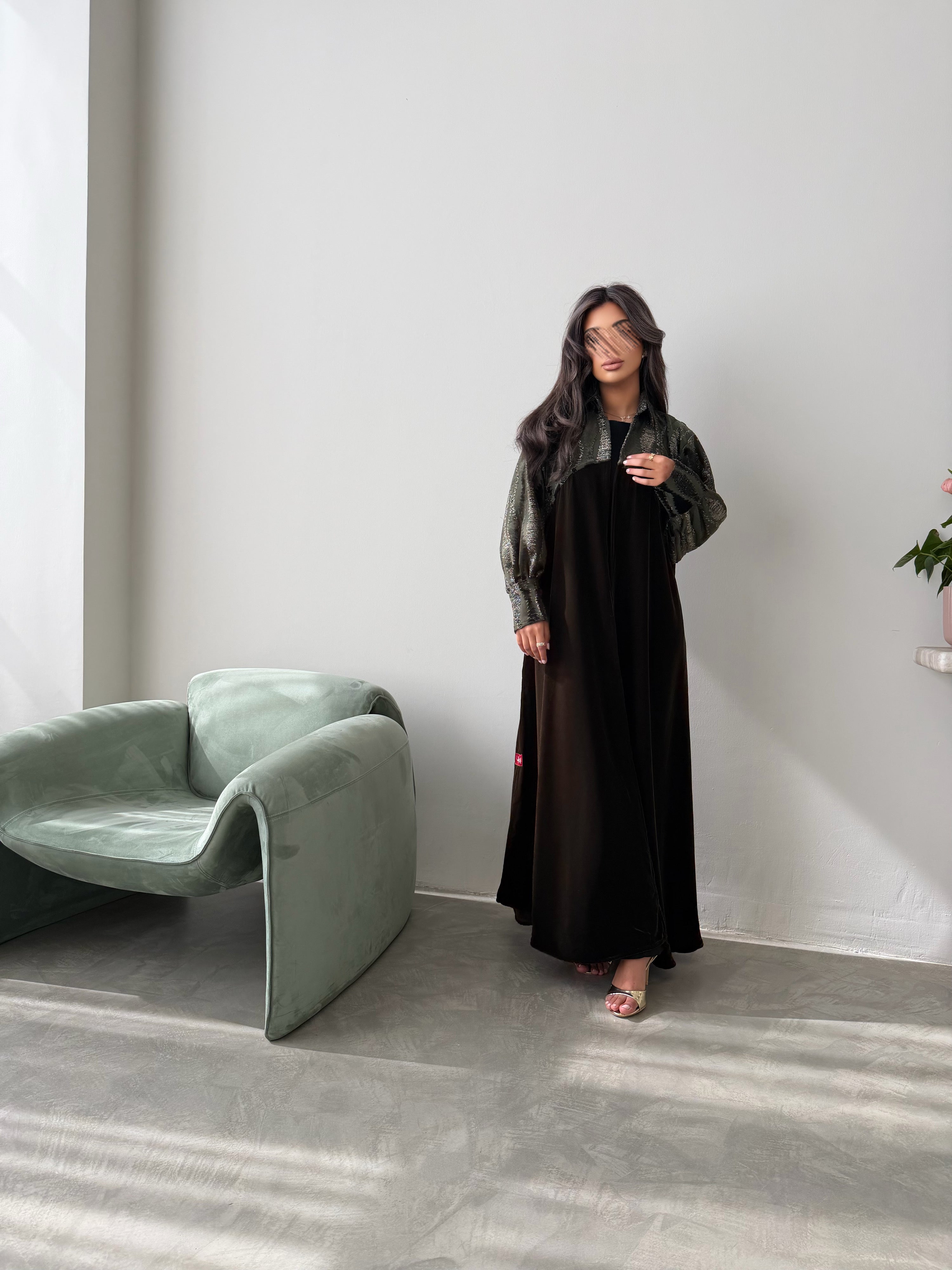 MW645 - Light Crepe Standing with Jacquard Half-Cloche