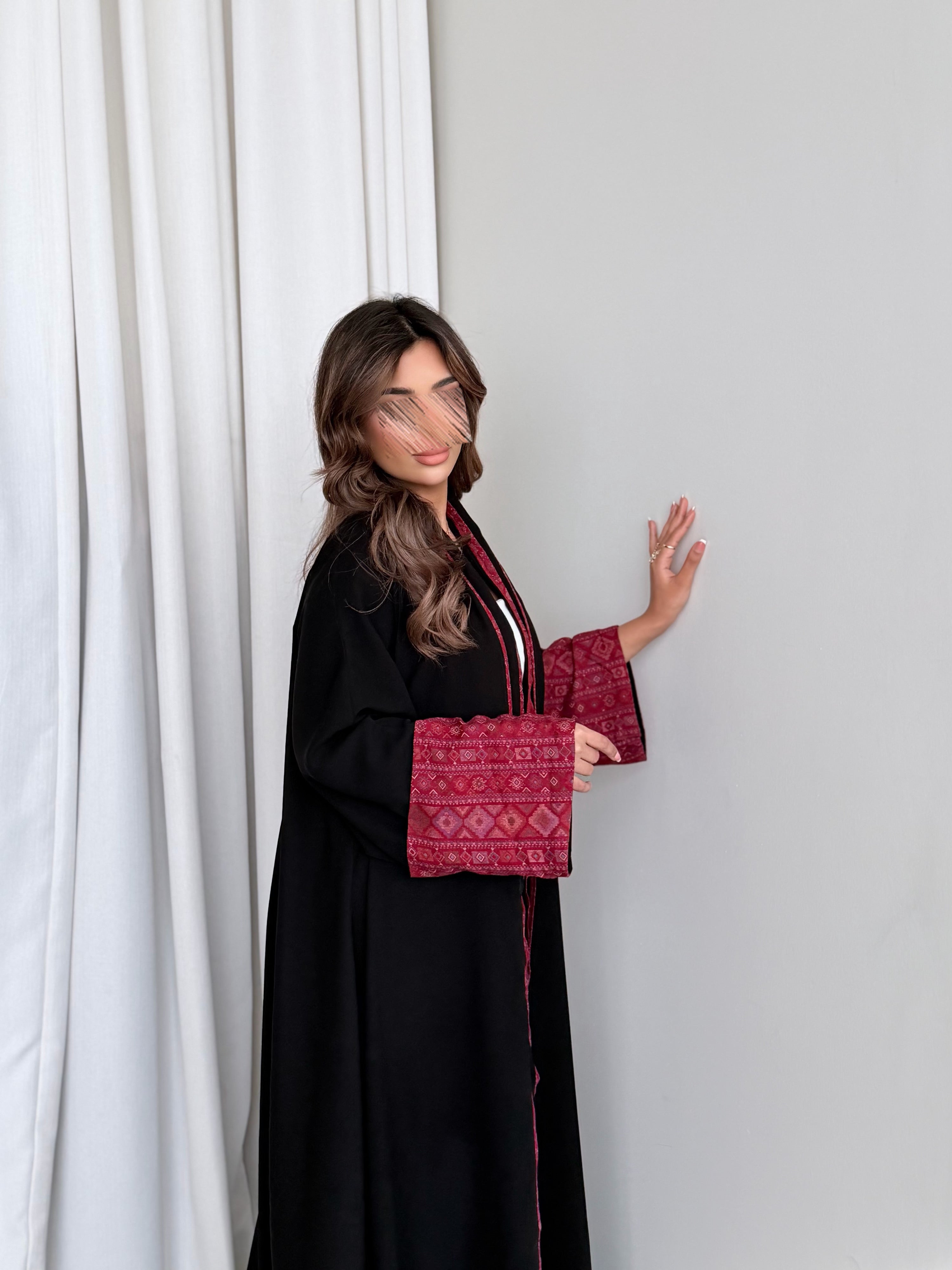 MWT784 - عباية كريب مع تدخيلة كشميري - Aya