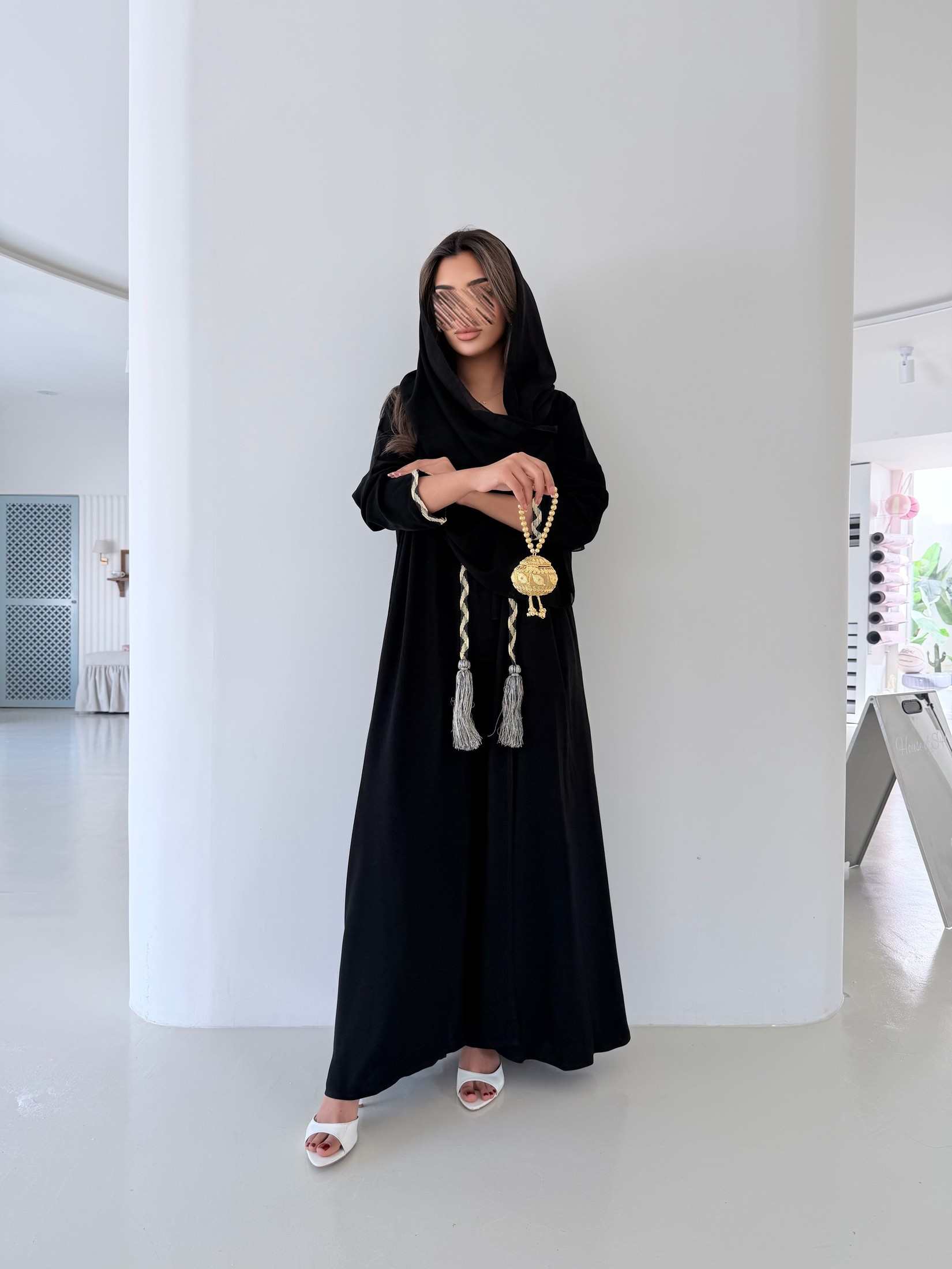 MWT5017 - قماش اسود كريب مع كلفه من الأمام والأكمام قصة نص كلوش - Aya