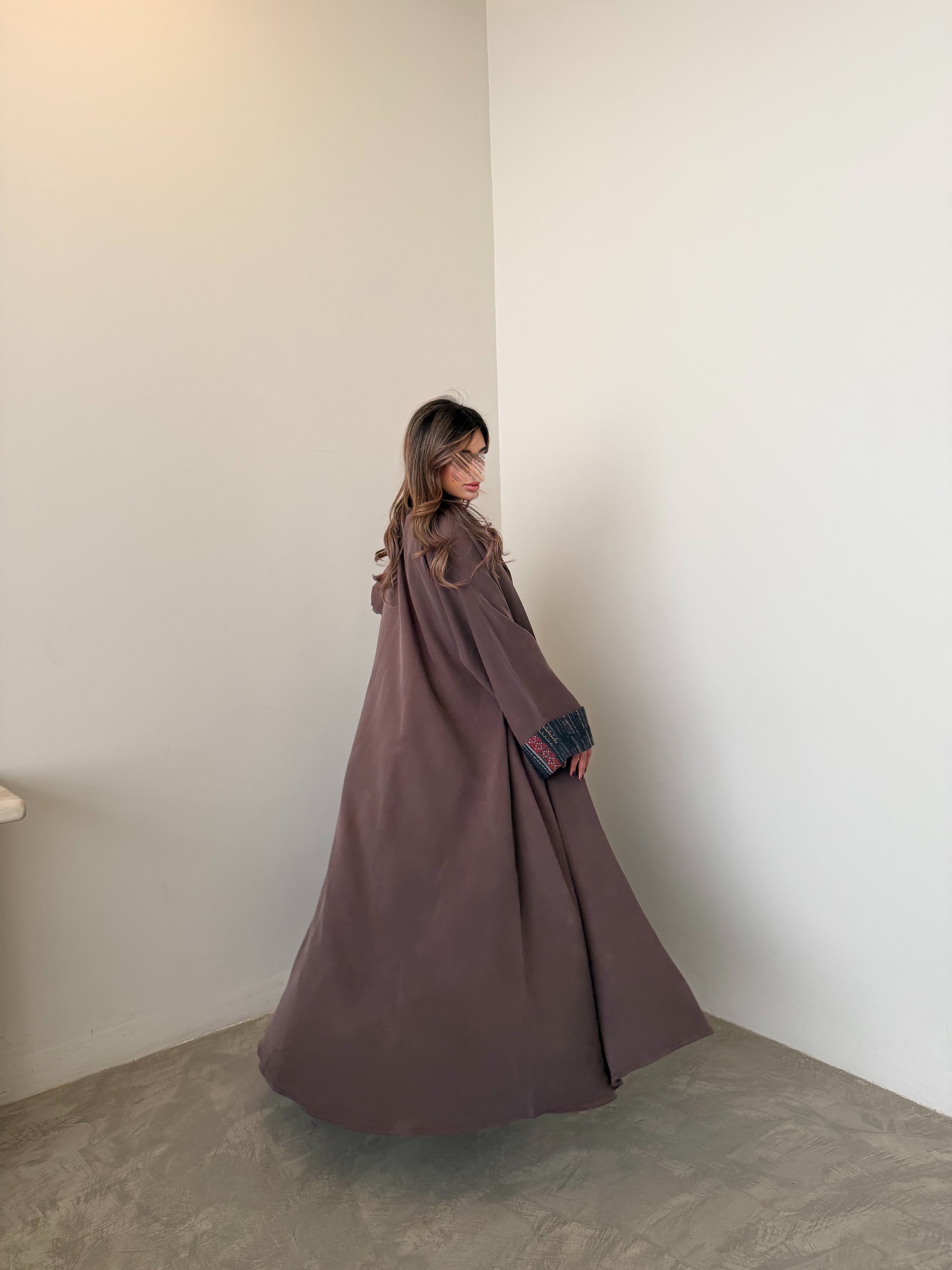 MWT1053 - عبايه لنن بتدخيله بالاكمام - Aya