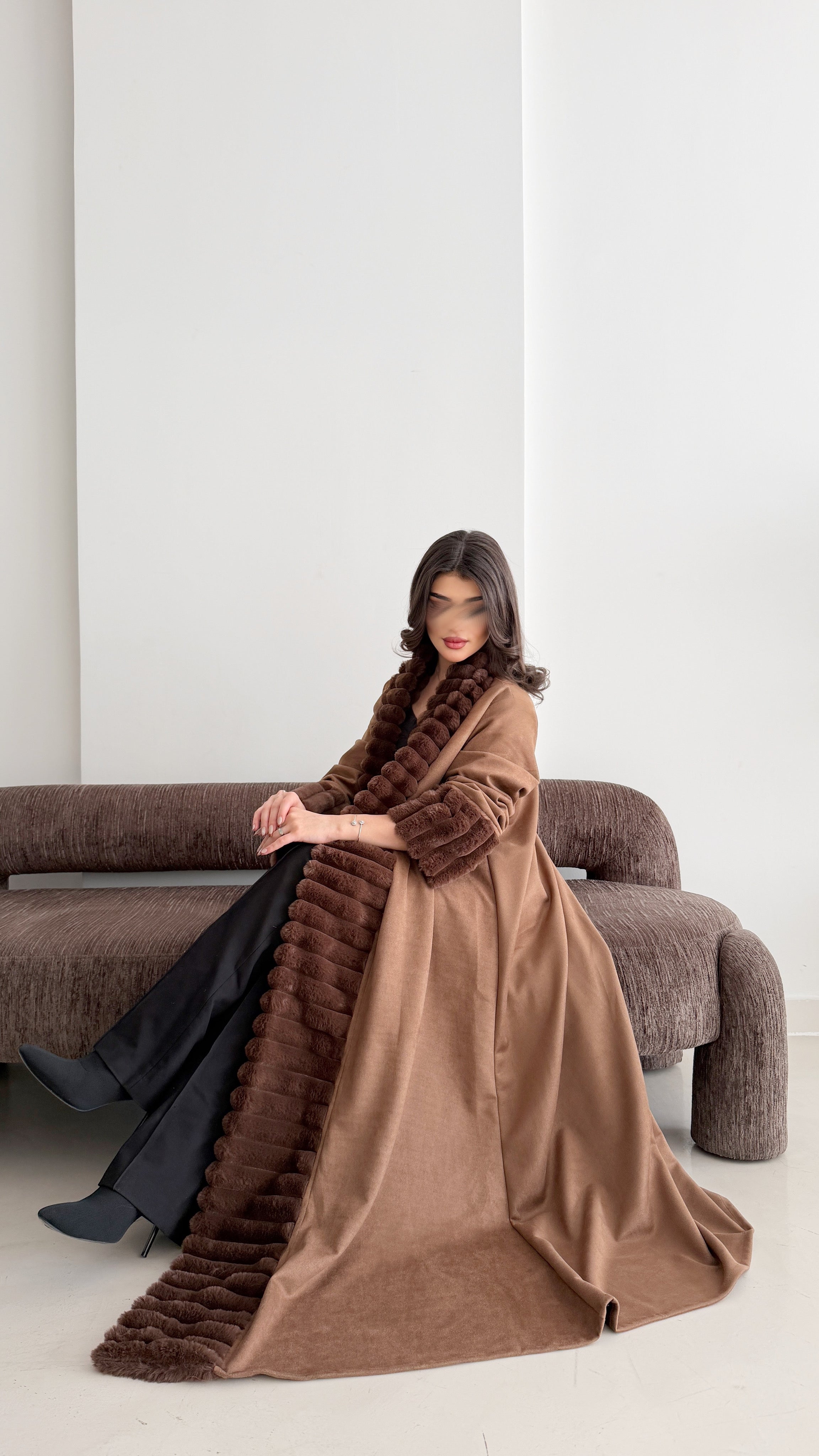 MW1804 - عباية شامواه مع تدخيلة فرو - Aya