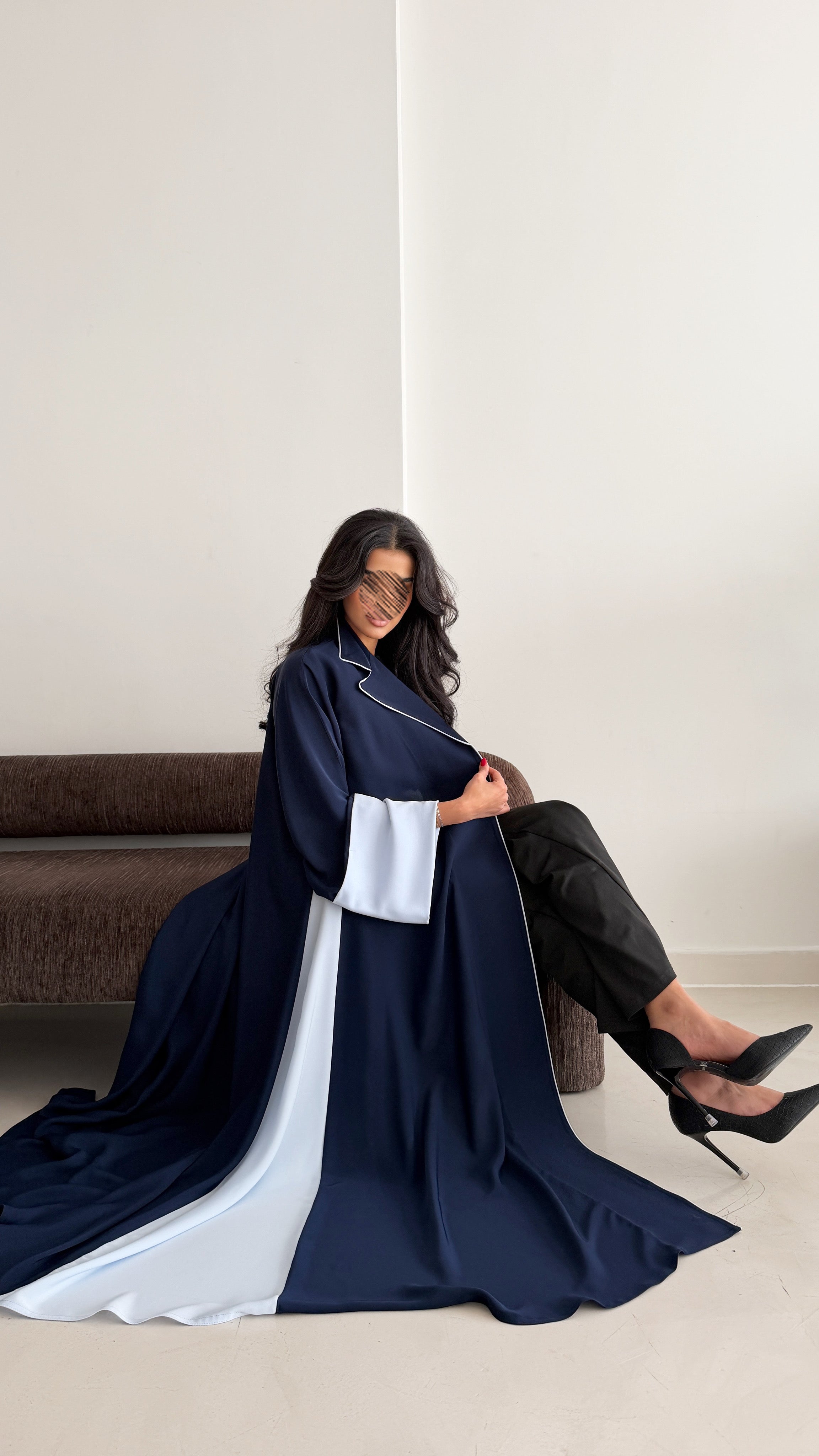 MWT1060 - عباية كحلي مع تدخيله سماوي - Aya