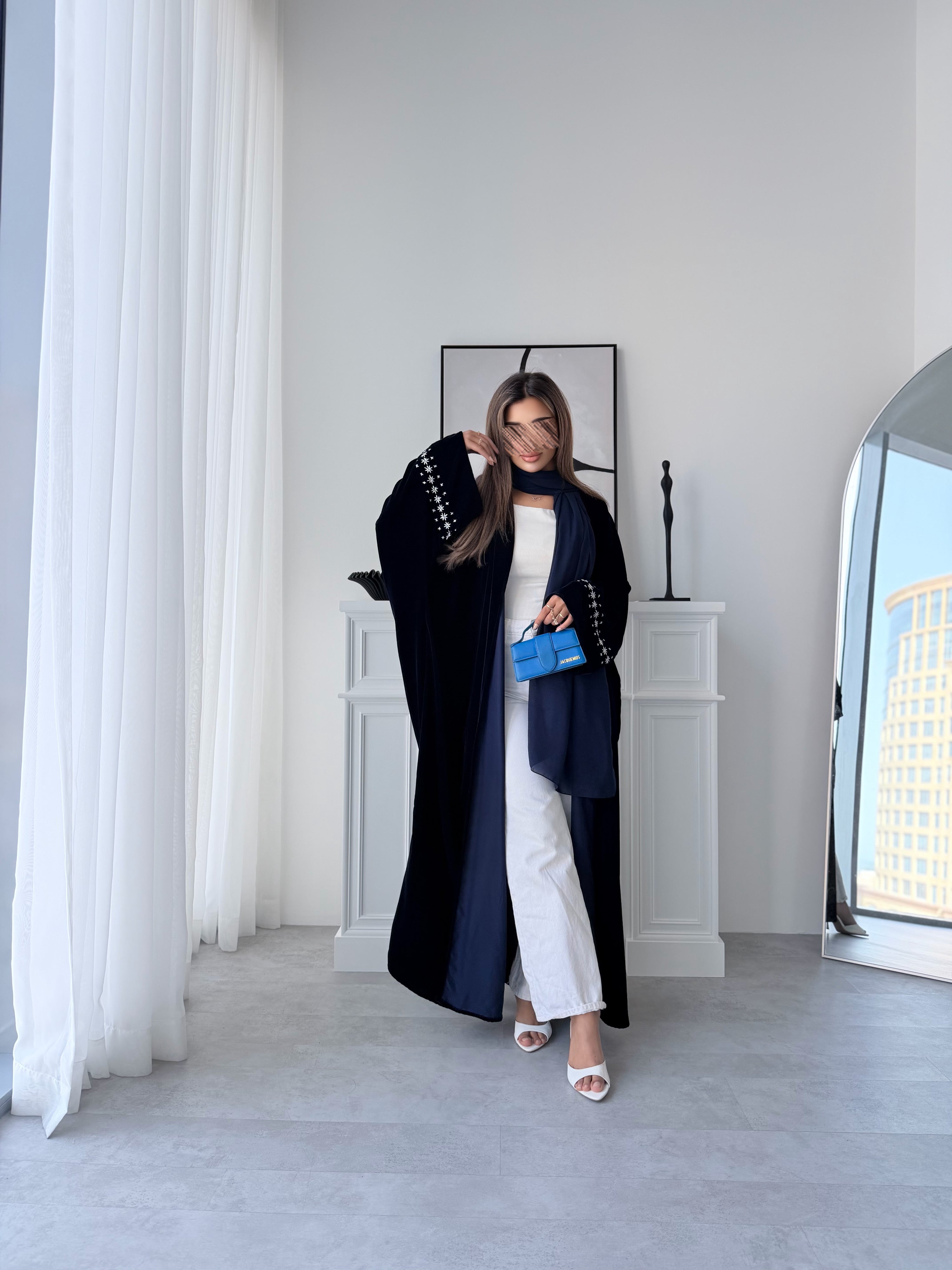 MWT5002 - عباية كحلي تطريز ابيض كلوش - Aya