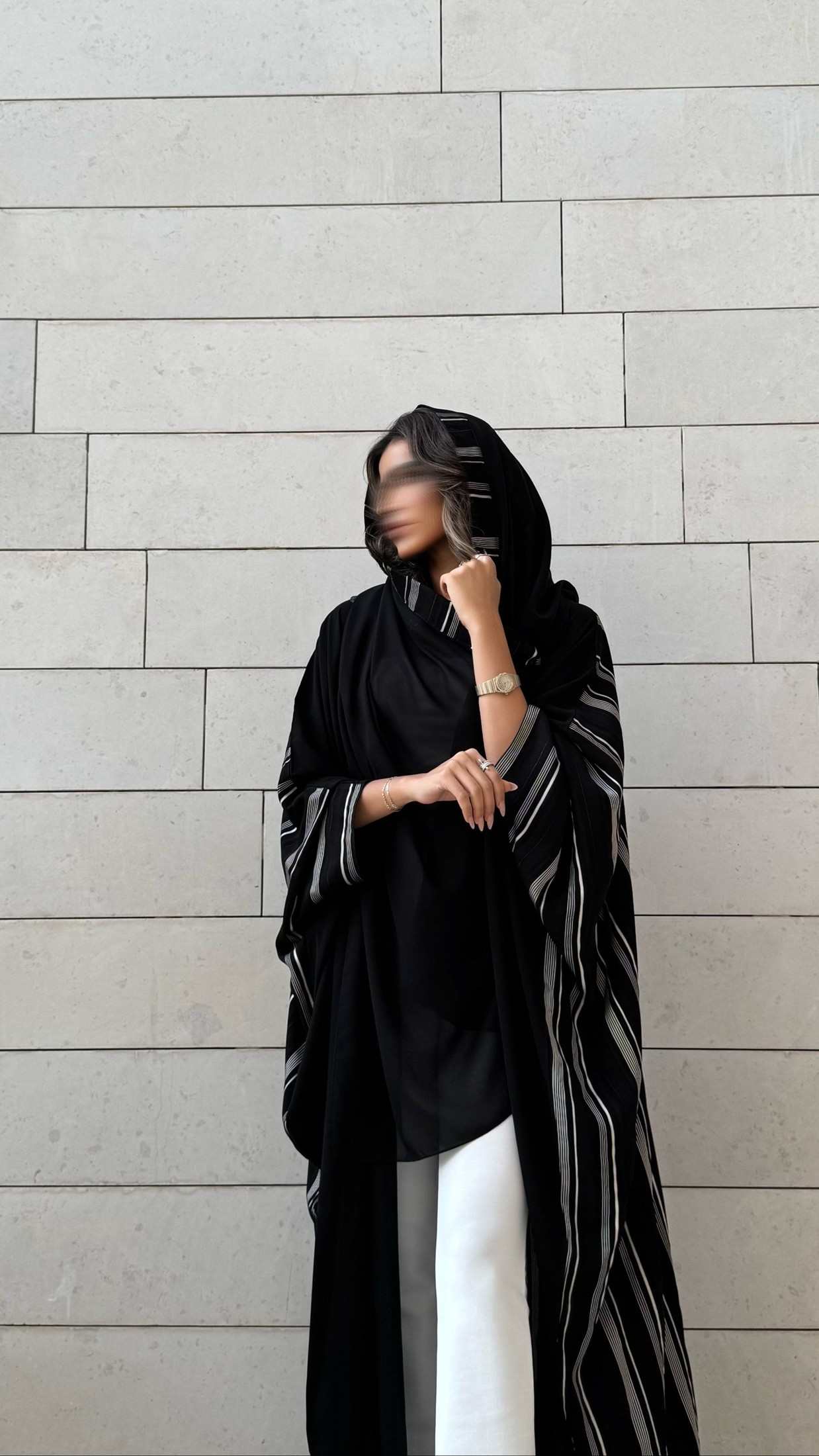 MW1592 -  عباية سوداء كريب بظهر مخطط | Black Crepe Abaya with Striped Back - Aya