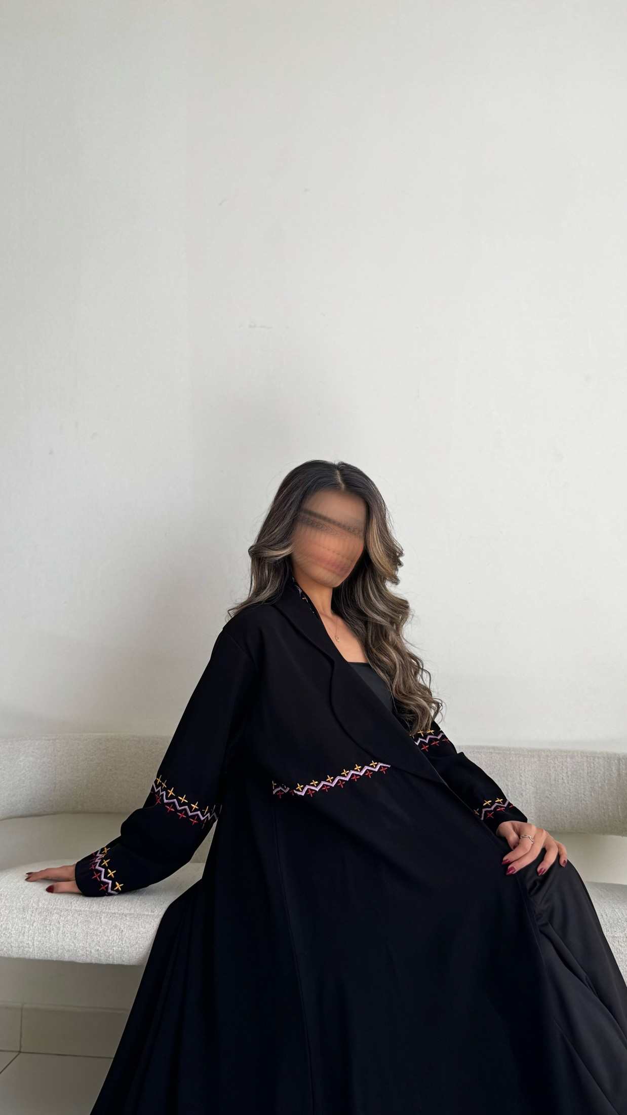 MW1750 - عباية كريب مع اضافة تطريز يدوي - Aya