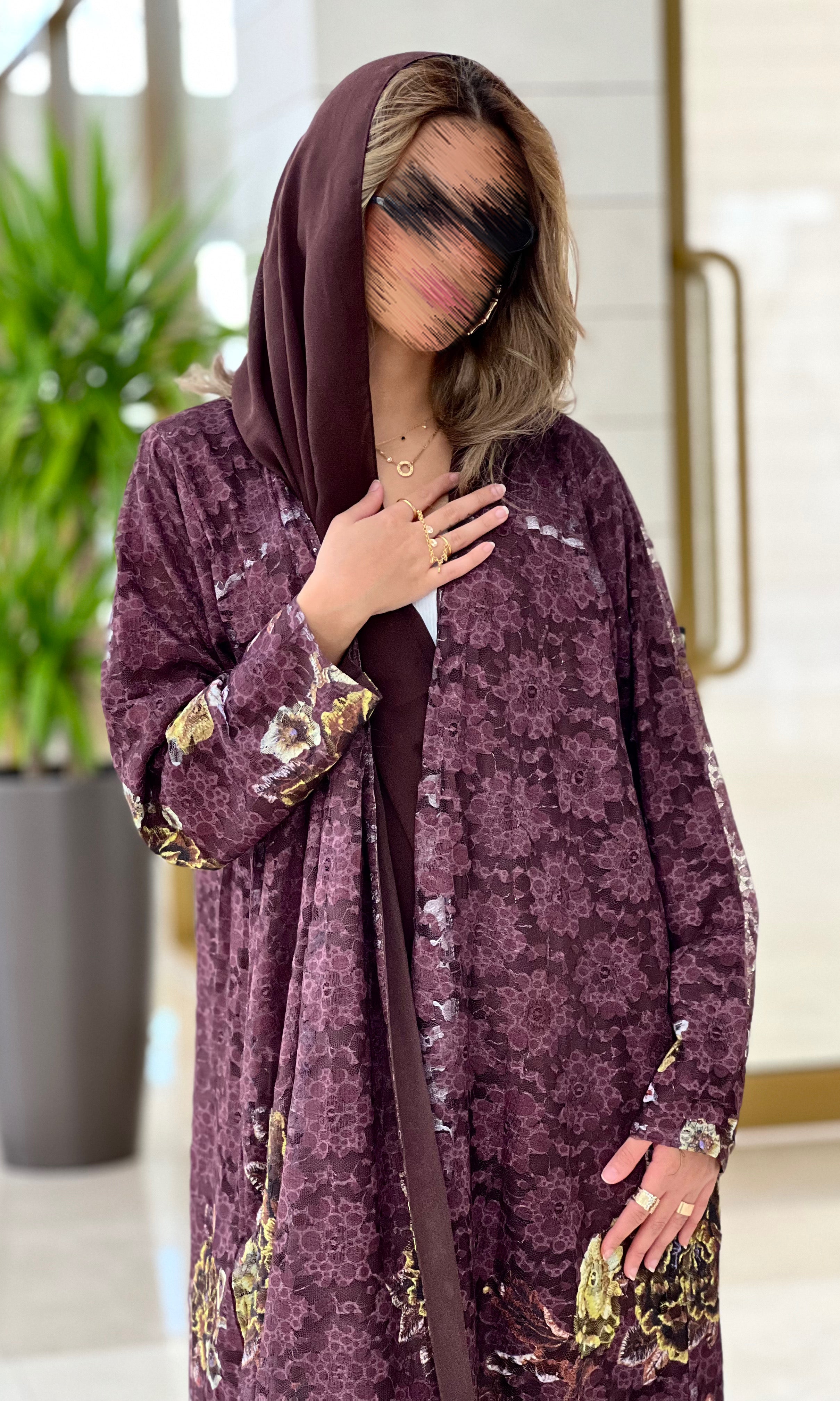 MWT483 - عباية دانتيل بني مع تدخيلة دانتيل أصفر - Aya