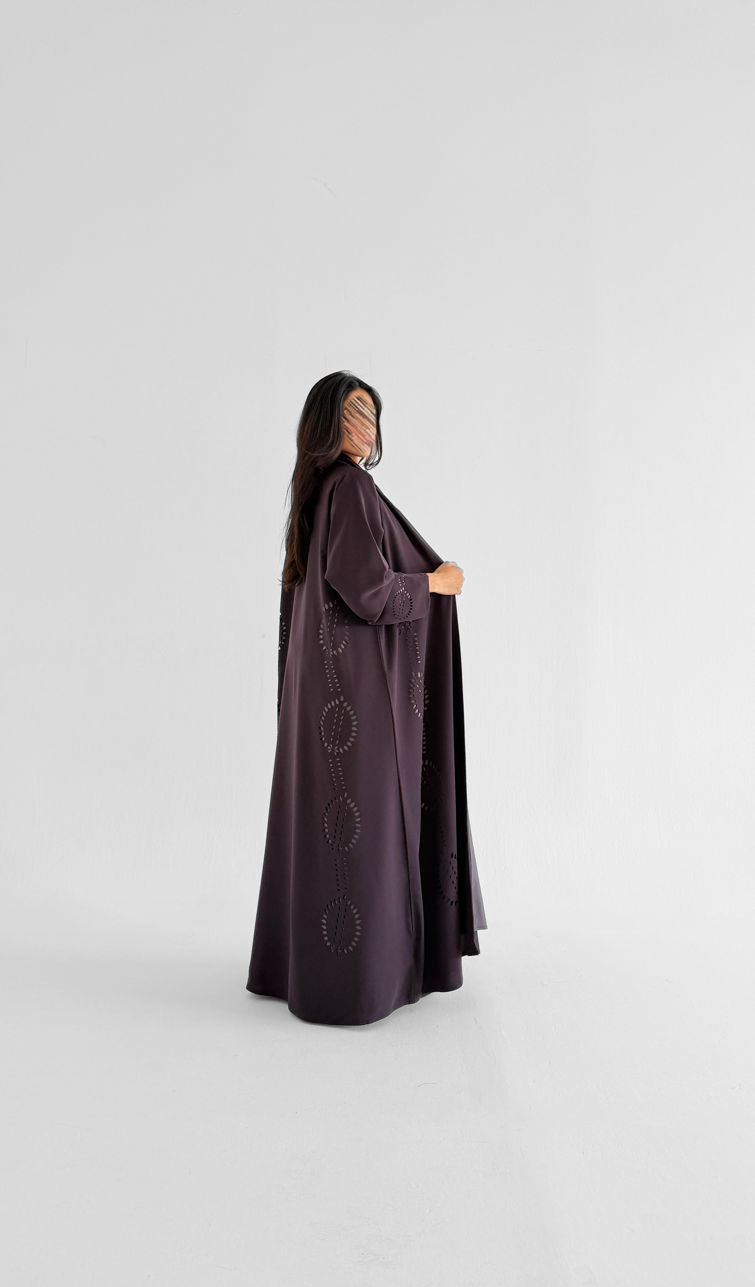 MWT1154 - عباية كريب مع اضافة تخريم صيفي على القماش - Aya