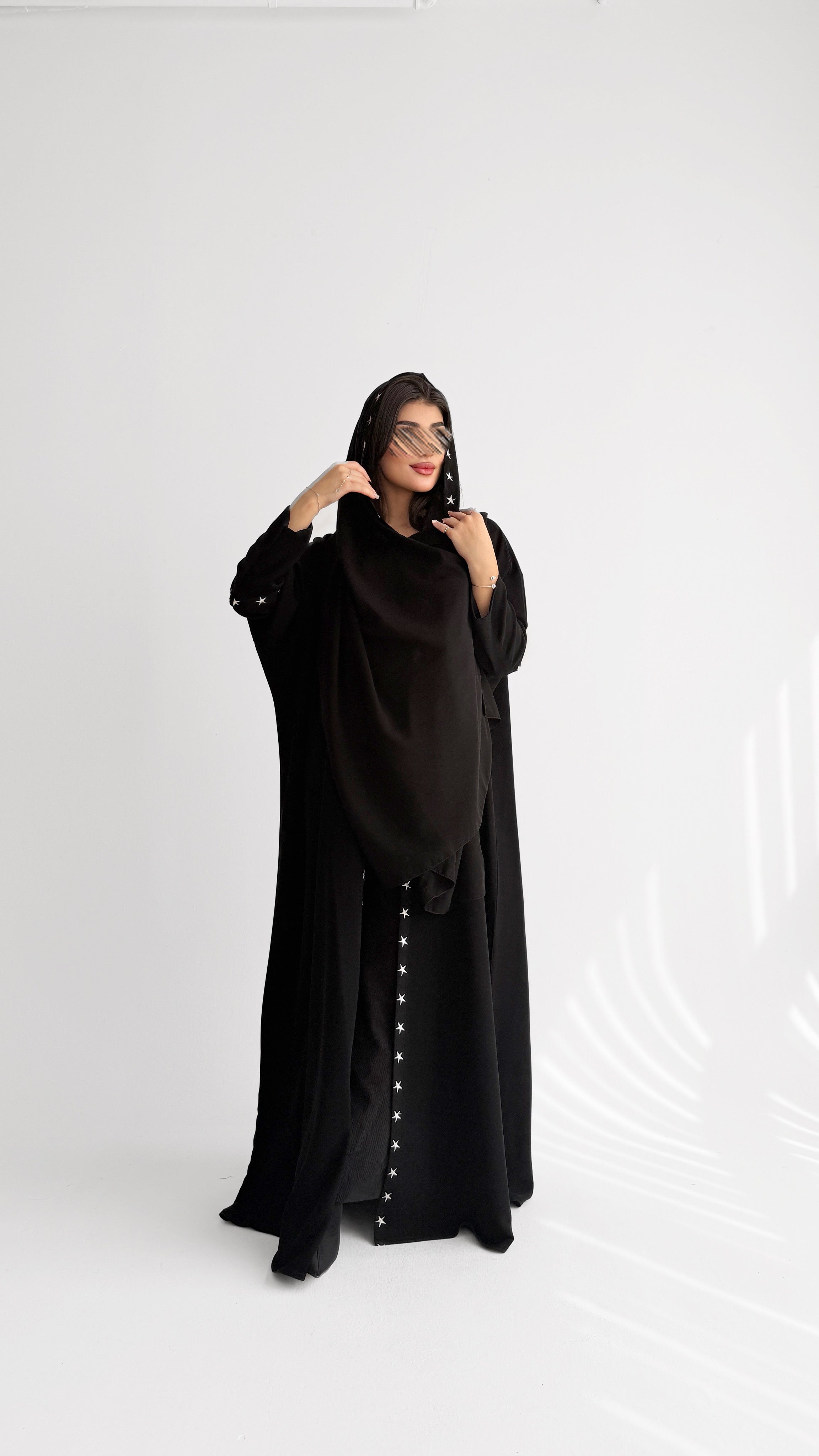 MWT1035 - عبايه اسود بتطريز نجوم - Aya
