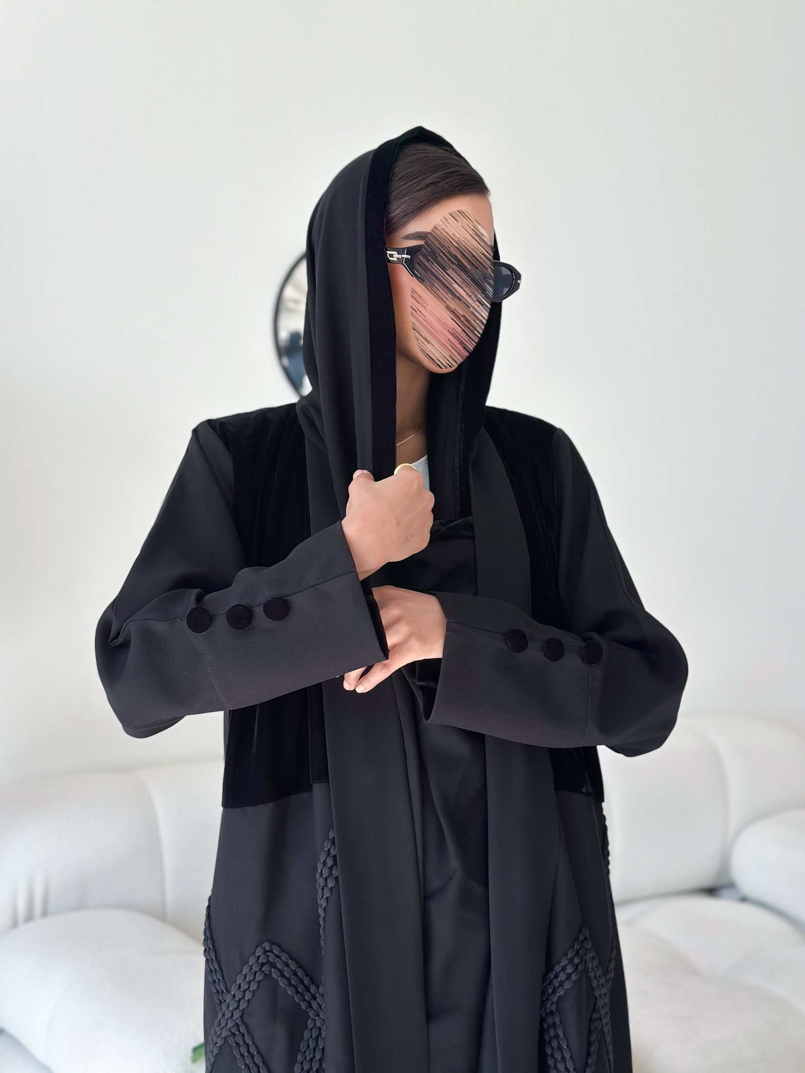 MWT559 - عباية مخمل مع تطريز أسود - Aya