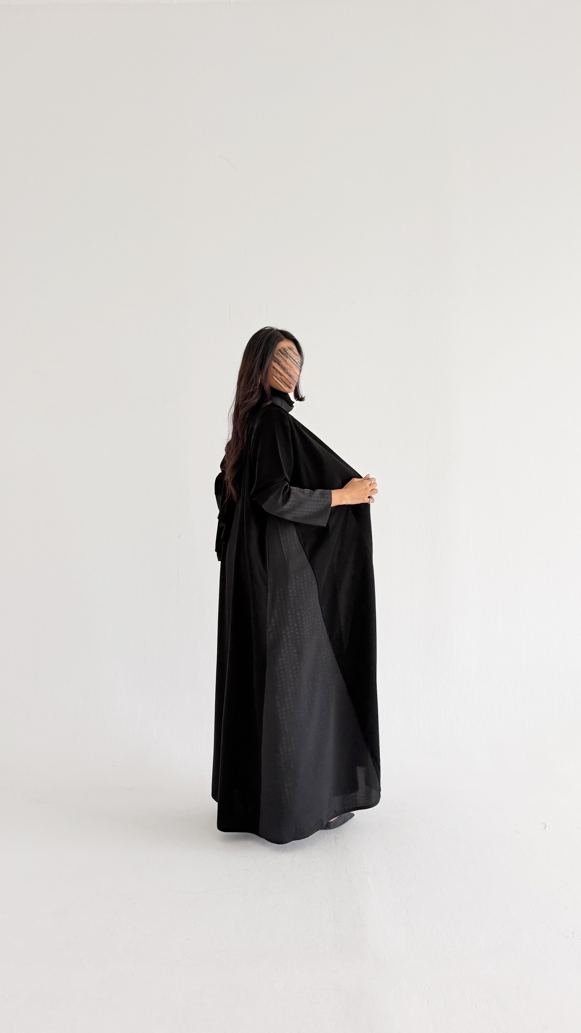 MW2144 -  عباية كريب بقصة نص كلوش مع اضافه خامتين راقيه - Aya