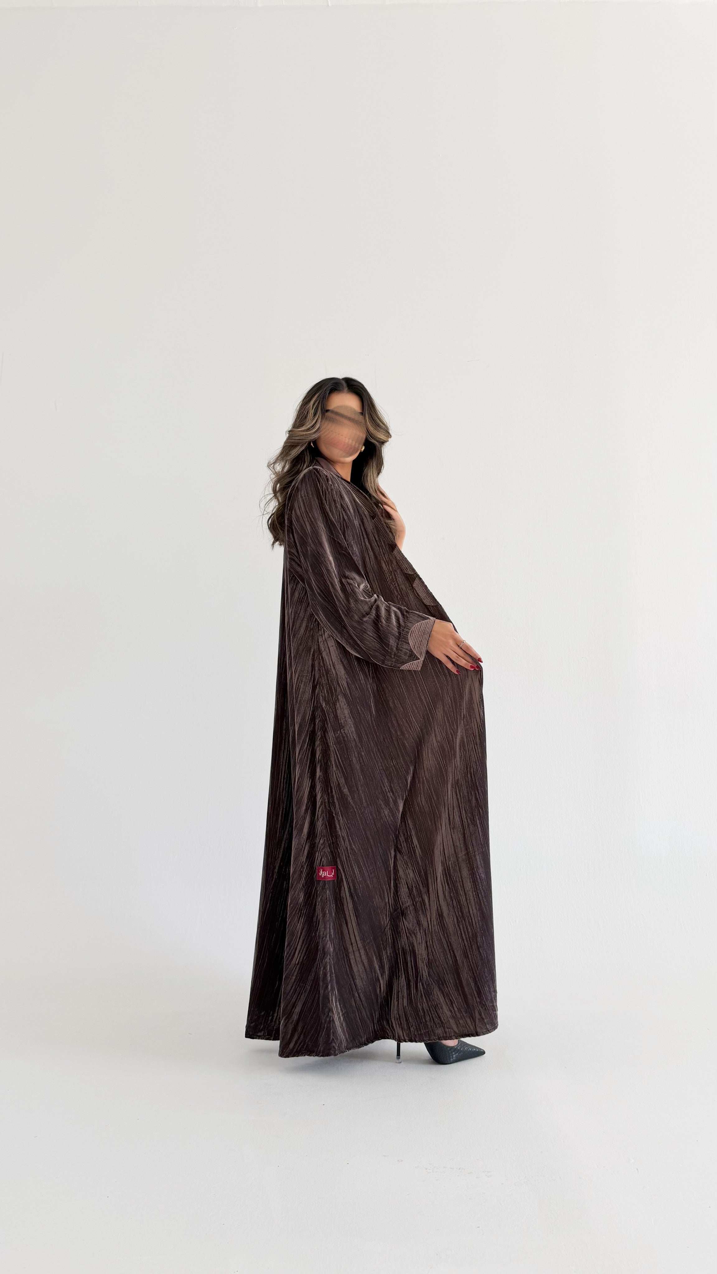 MWT681 - عباية بني مخمل مكسر مع تطريز