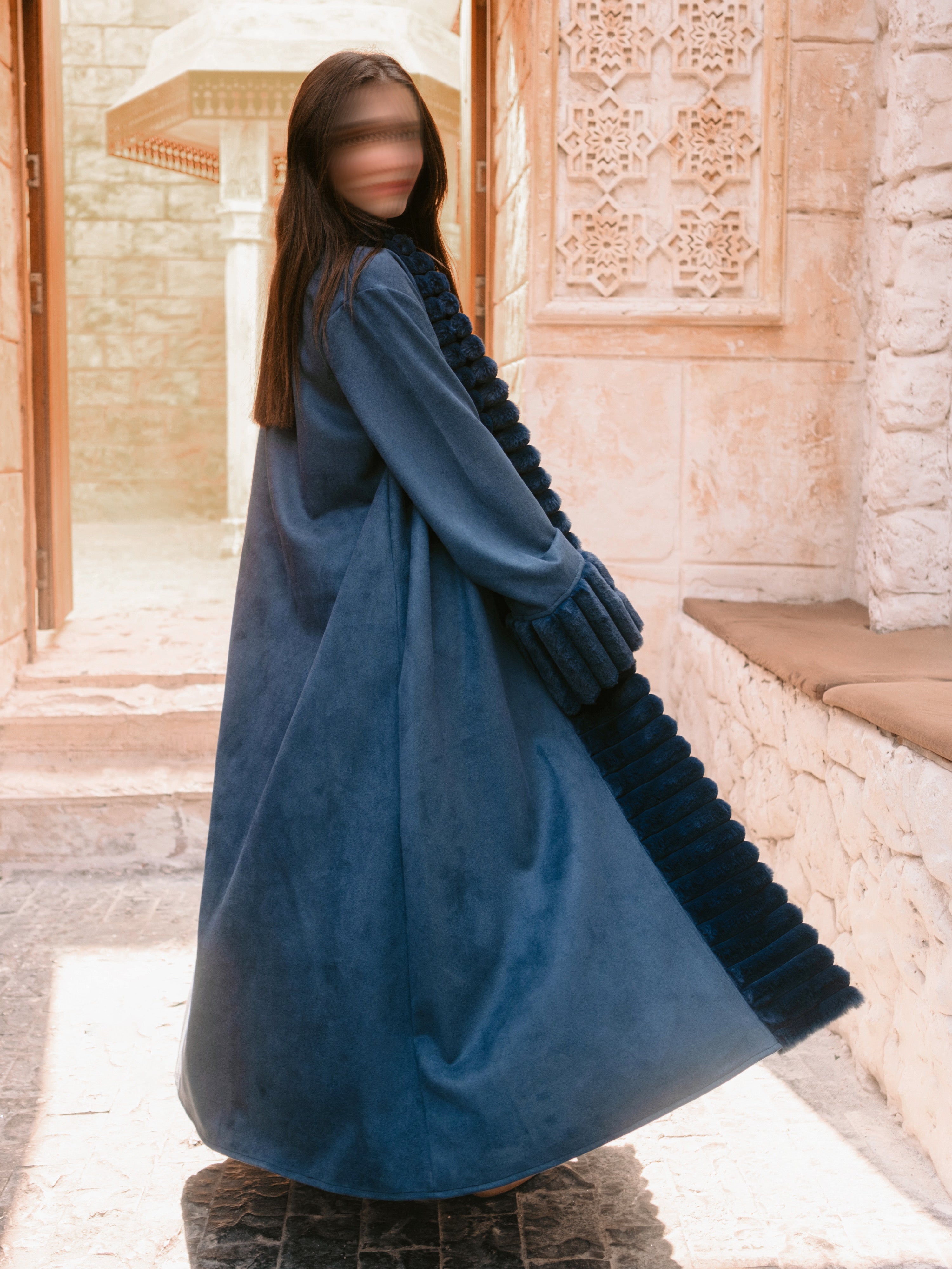 MW1807 - عباية شامواه مع تدخيلة فرو