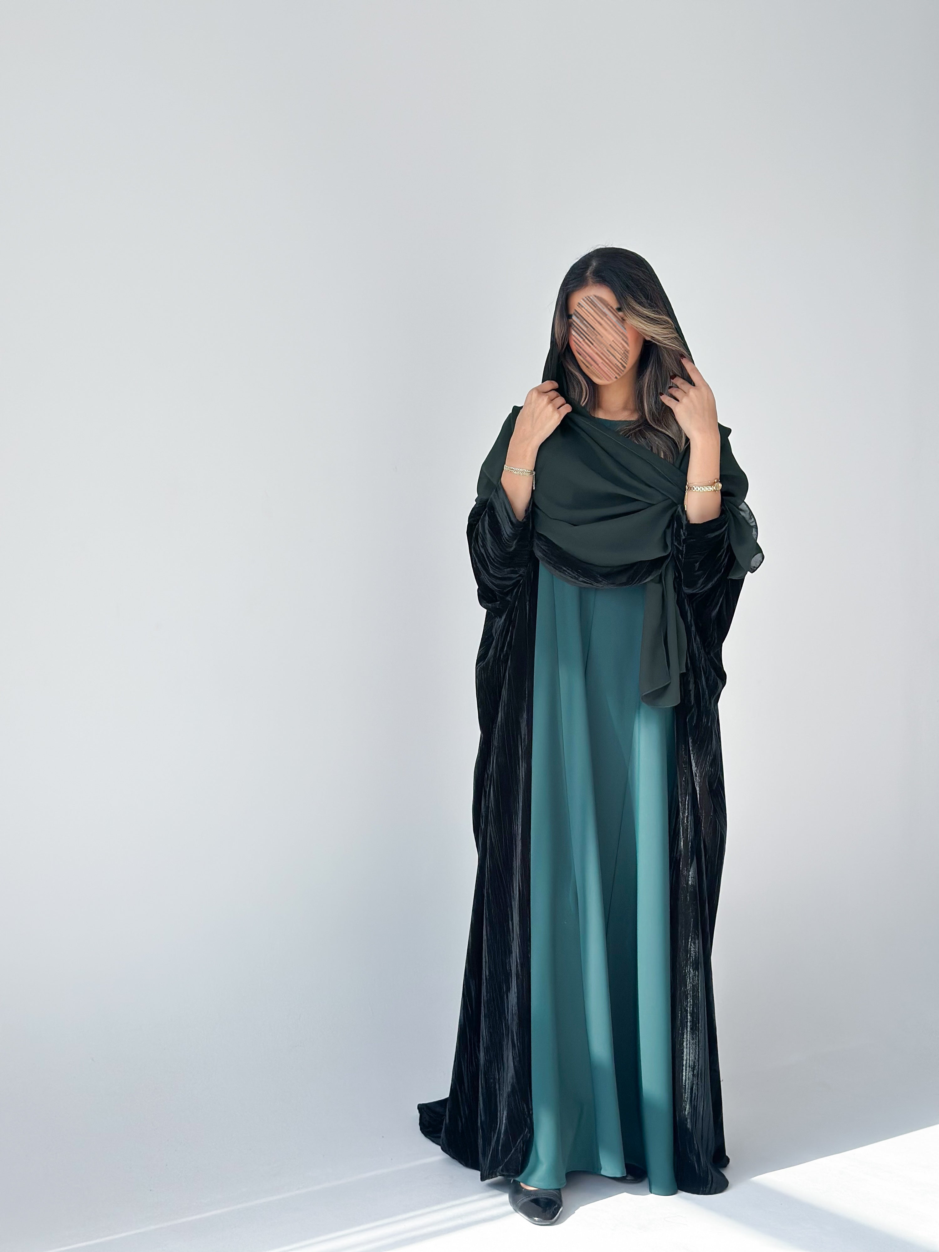 MW1888 - عباية مخمل مع فستان كريب