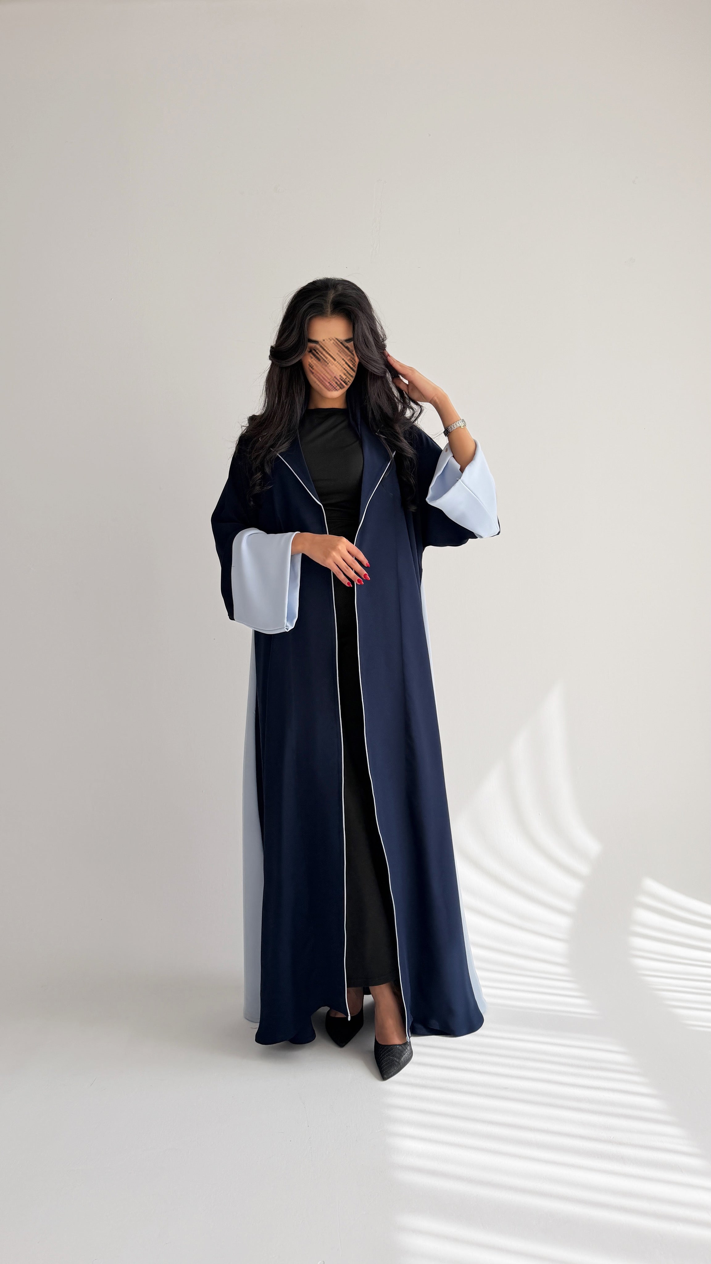 MWT1060 - عباية كحلي مع تدخيله سماوي - Aya