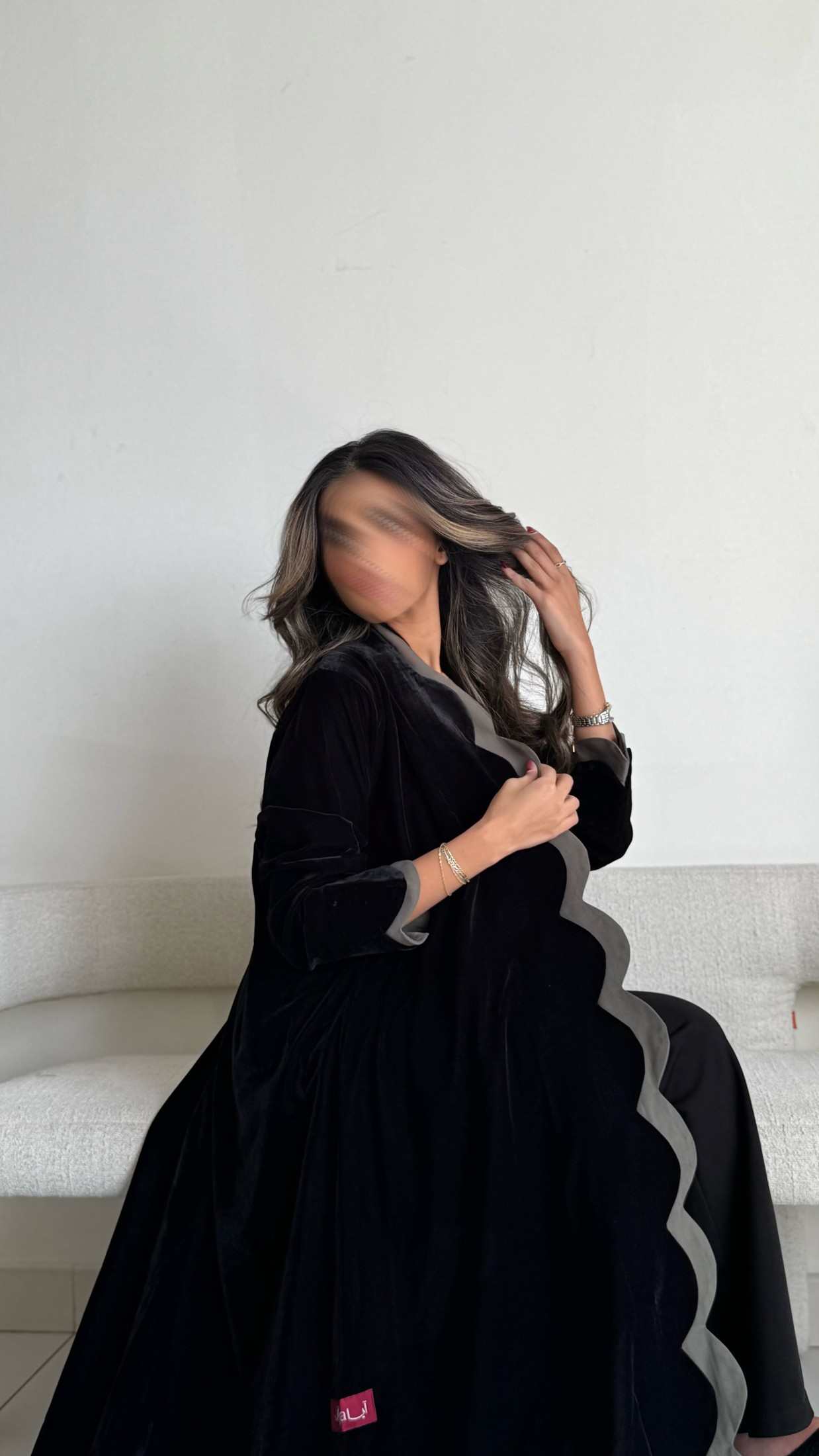 MWT539 - عباية مخمل أسود مع زيتي فاتح - Aya