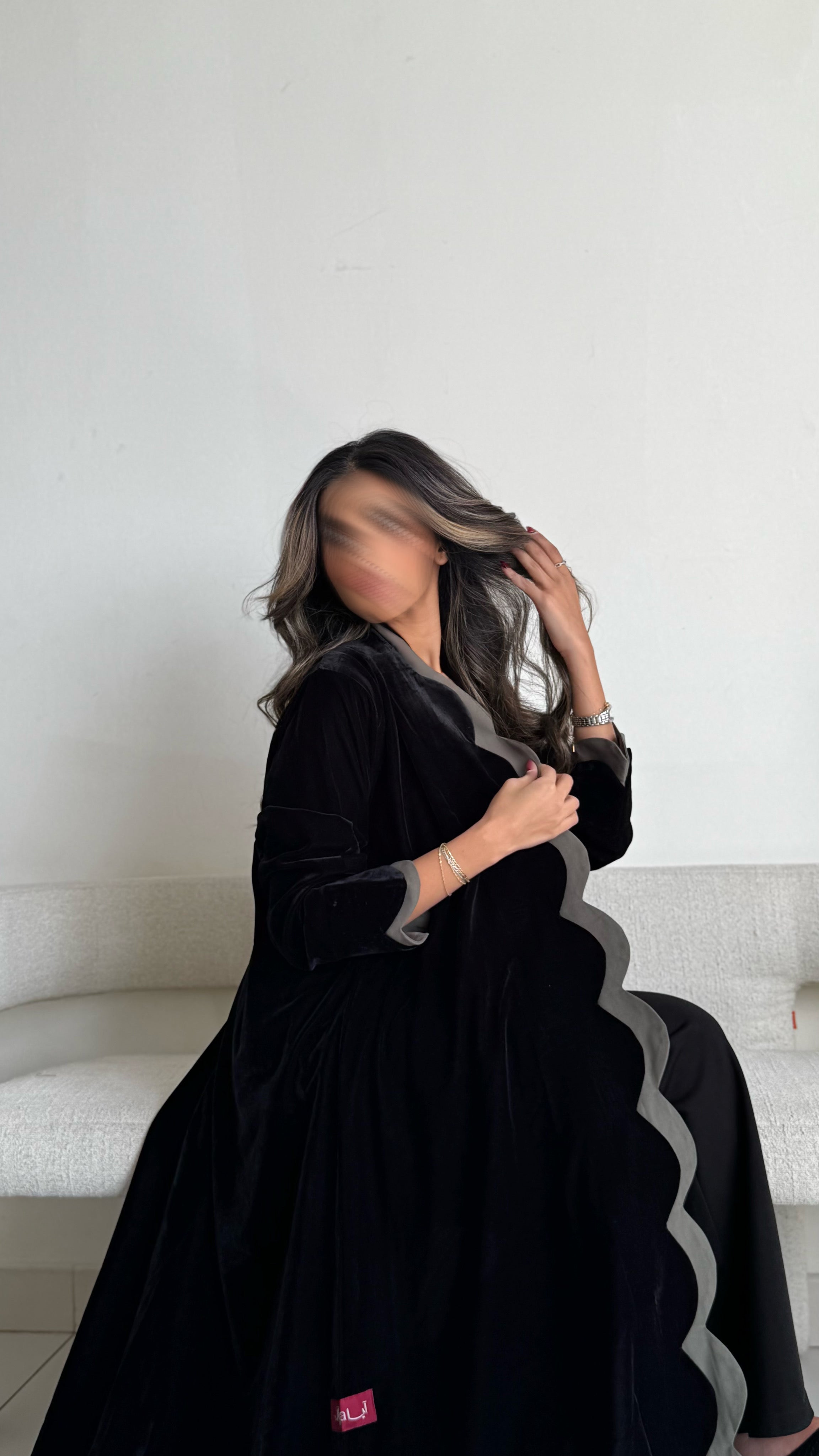 MWT539 - عباية مخمل أسود مع زيتي فاتح - Aya