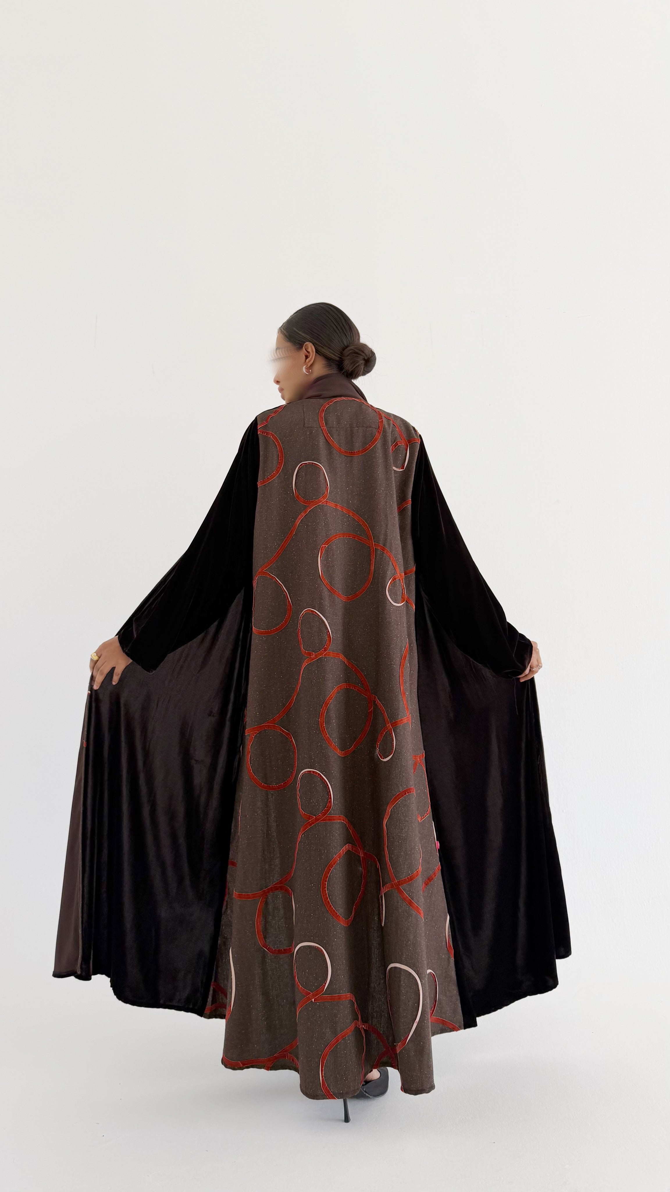 MW645 - Light Crepe Standing with Jacquard Half-Cloche