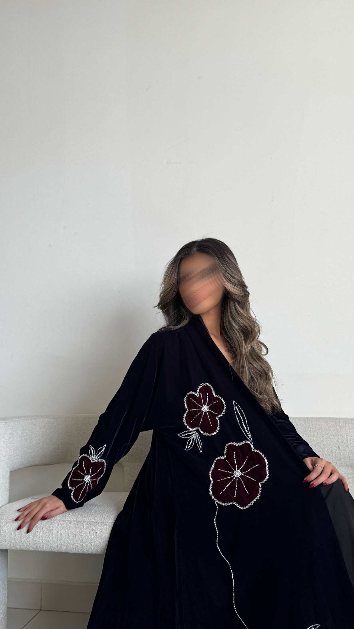 MWT543 - عباية مخمل مع تطريز وشك - Aya
