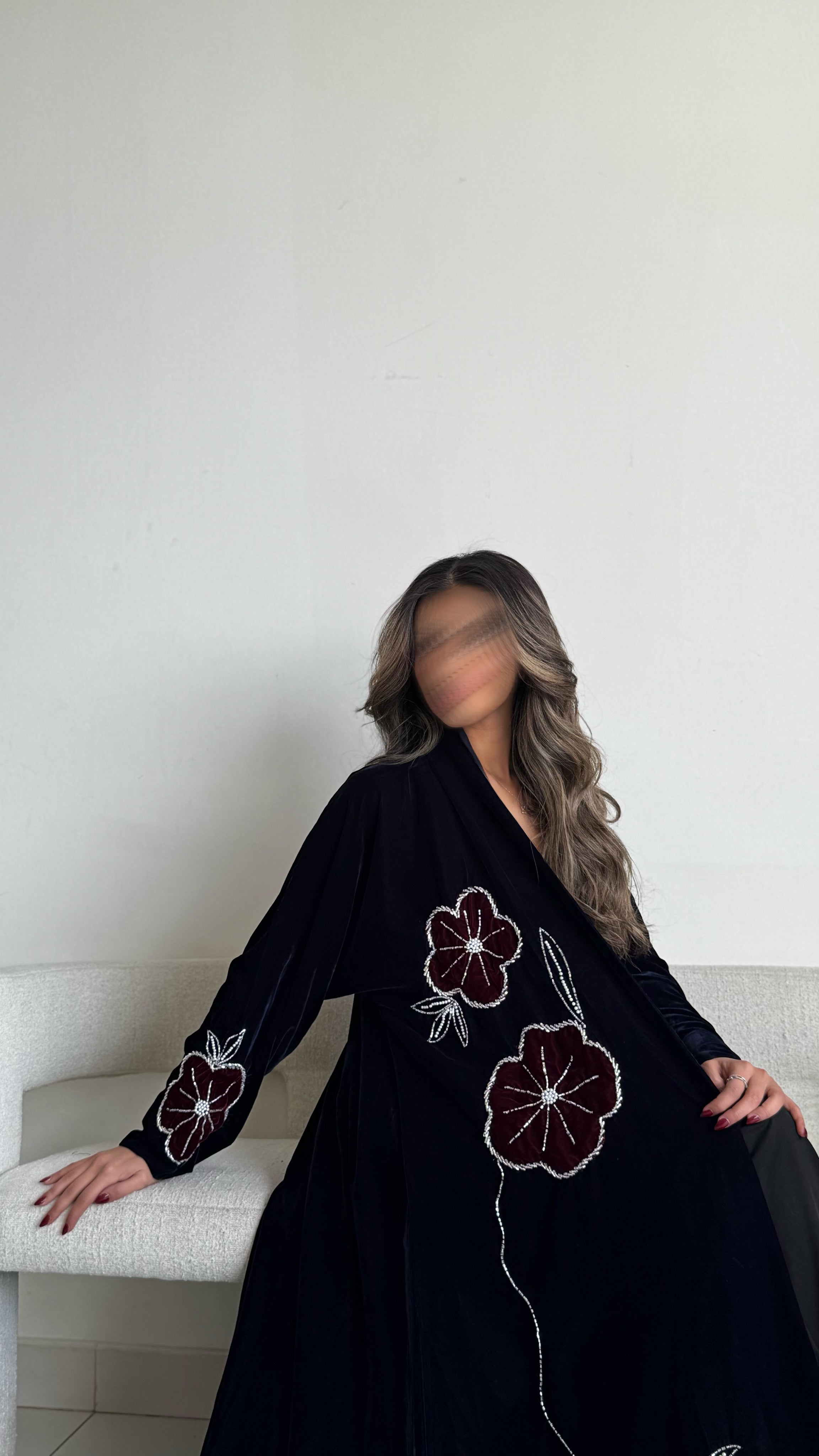 MWT543 - عباية مخمل مع تطريز وشك - Aya