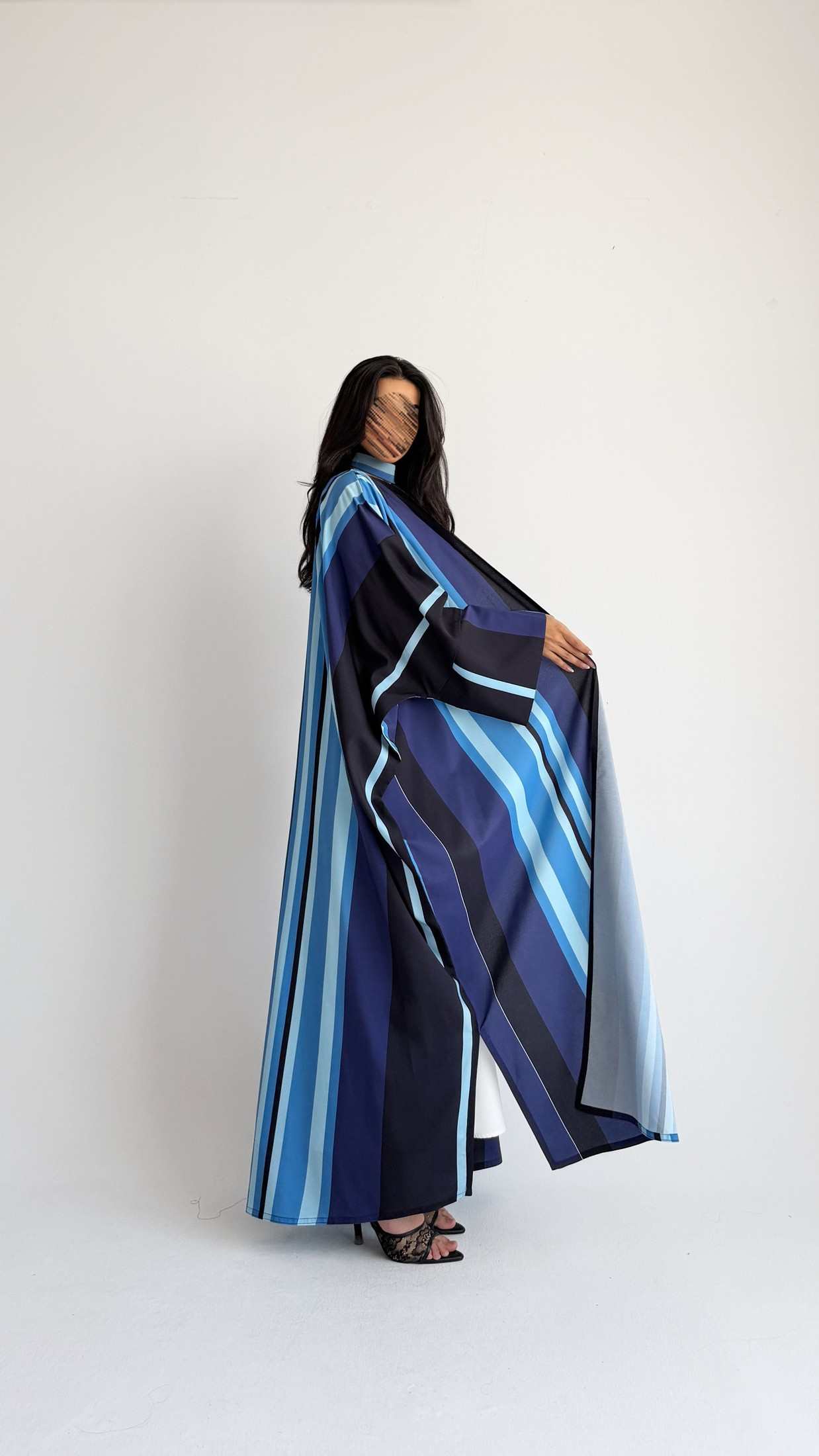 MWT2093 - عباية مقلم ازرق |  Blue Striped Print Abaya - Aya