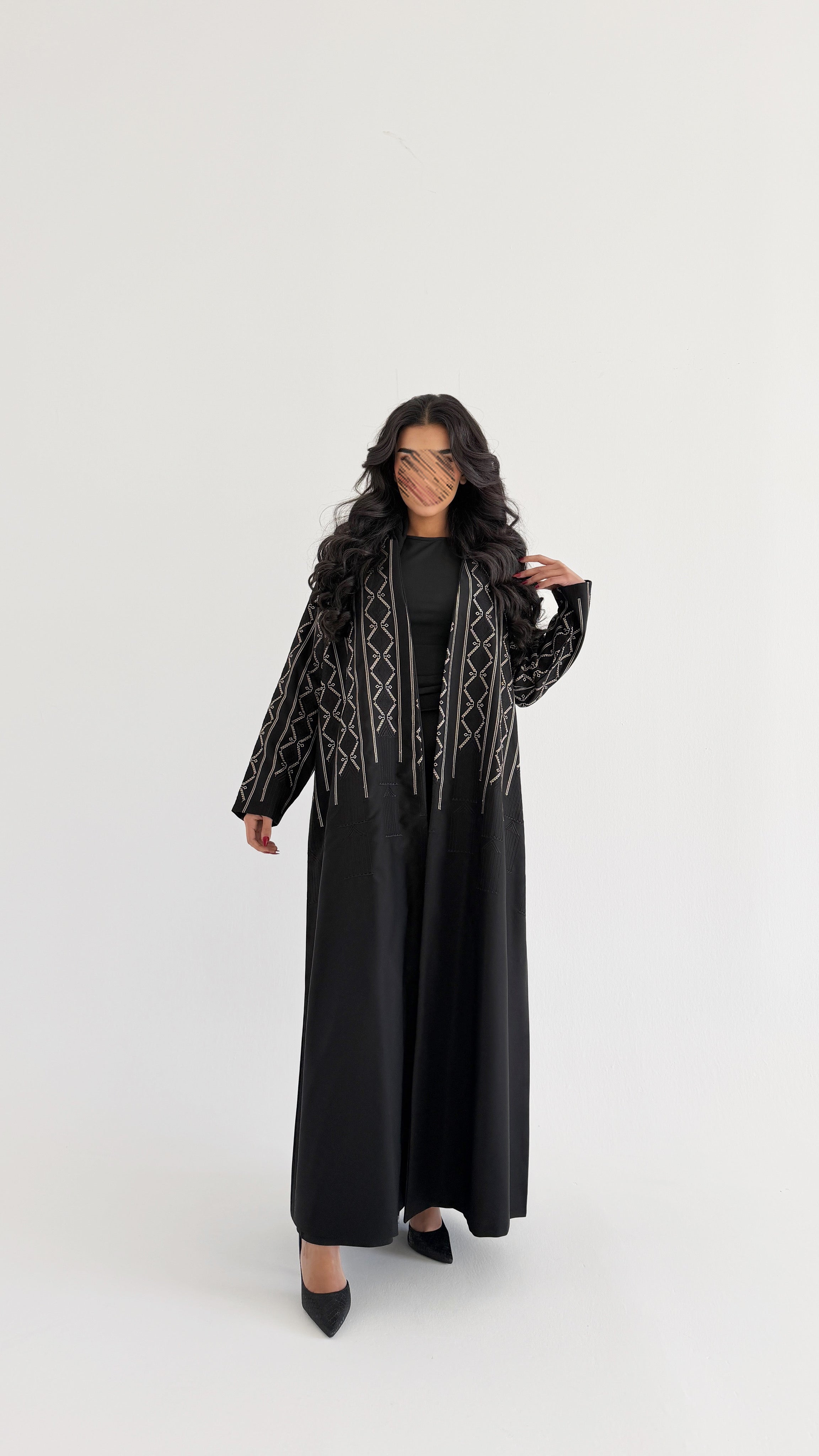 MWT1024 - عبايه بتطريز بنص الامام والخلف - Aya