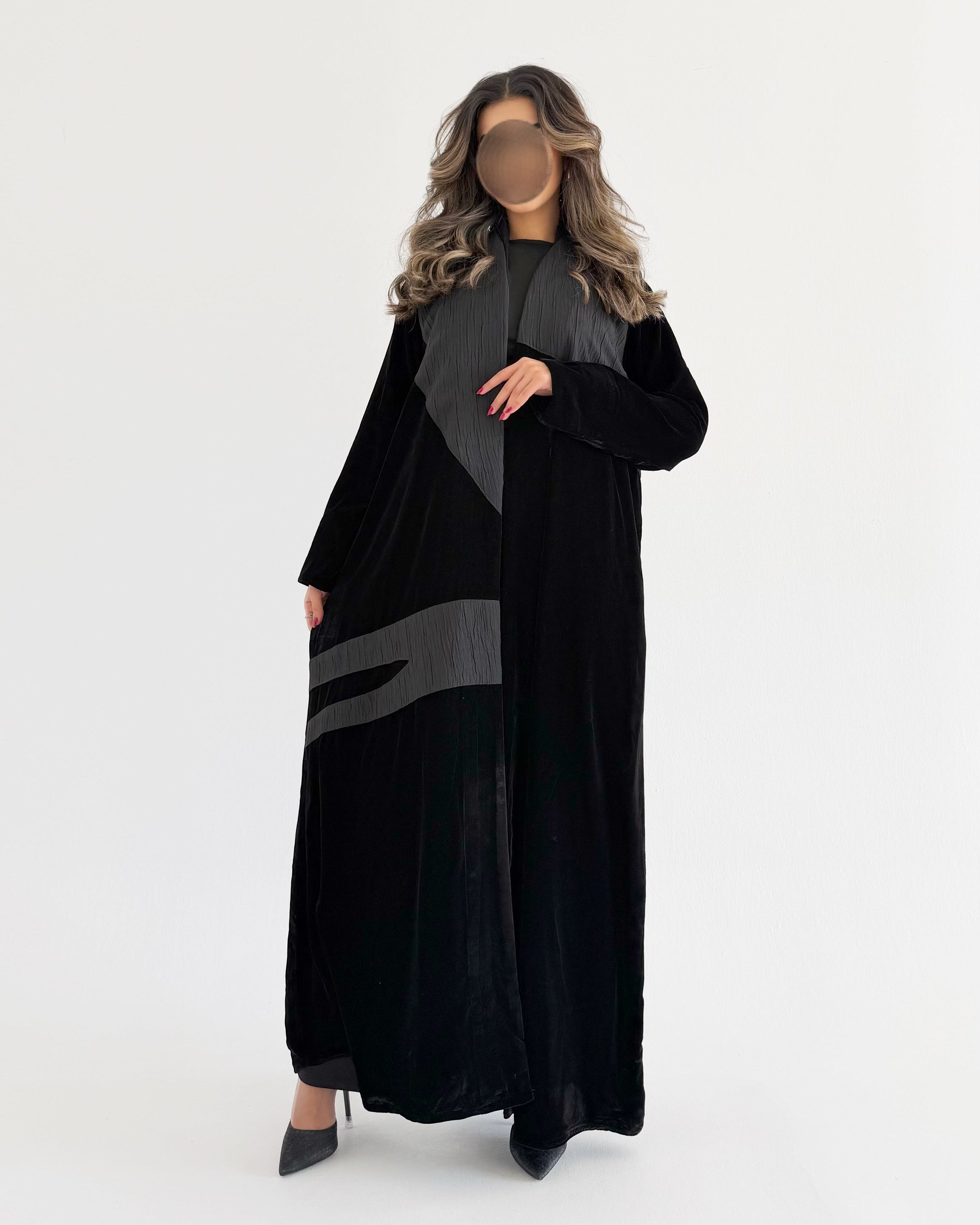 MWT644 - عباية مخمل مع تدخيلة جاكار