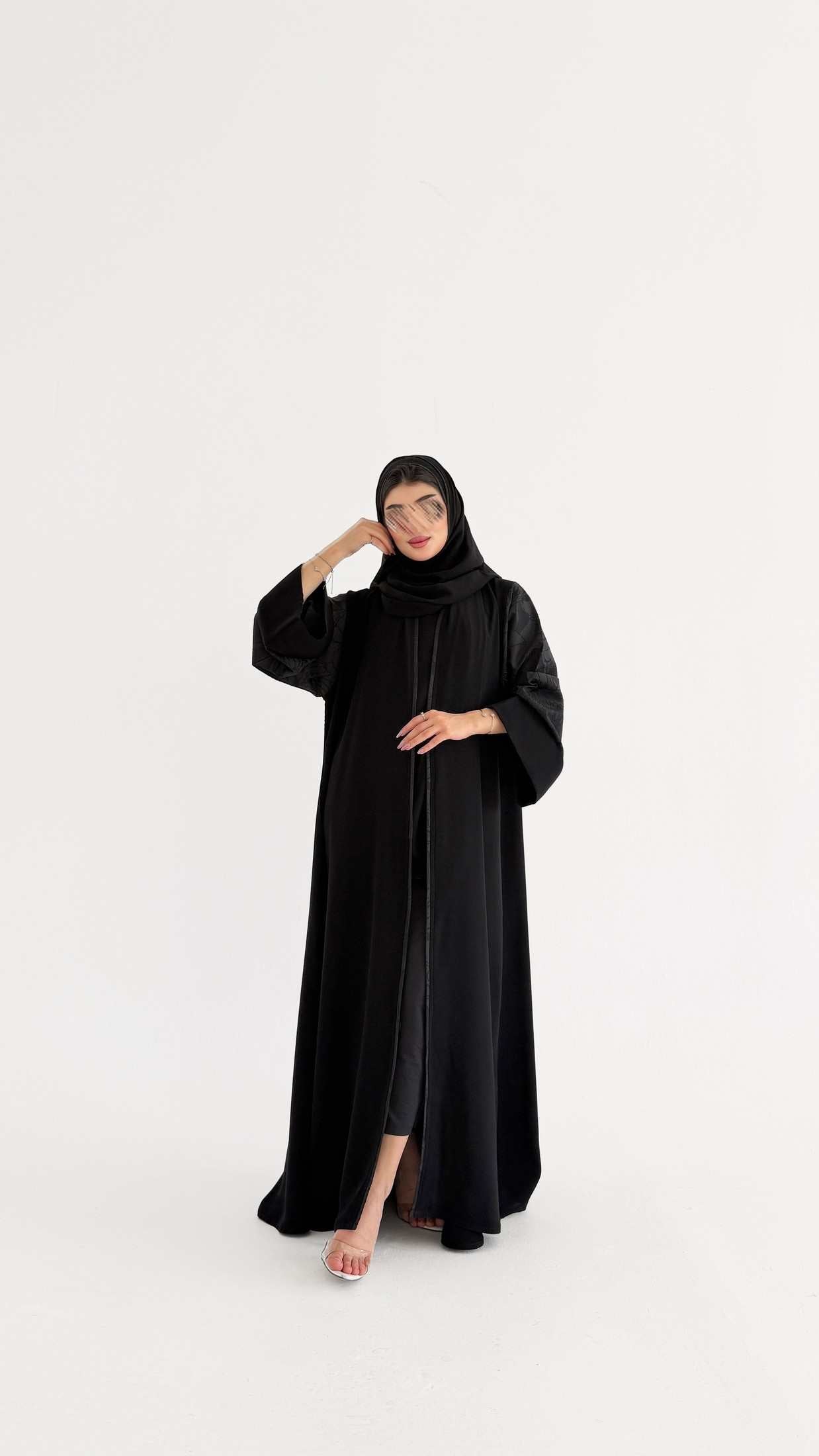 MWT1103 - عباية اسود بتدخيلة جاكار بالاكمام - Aya