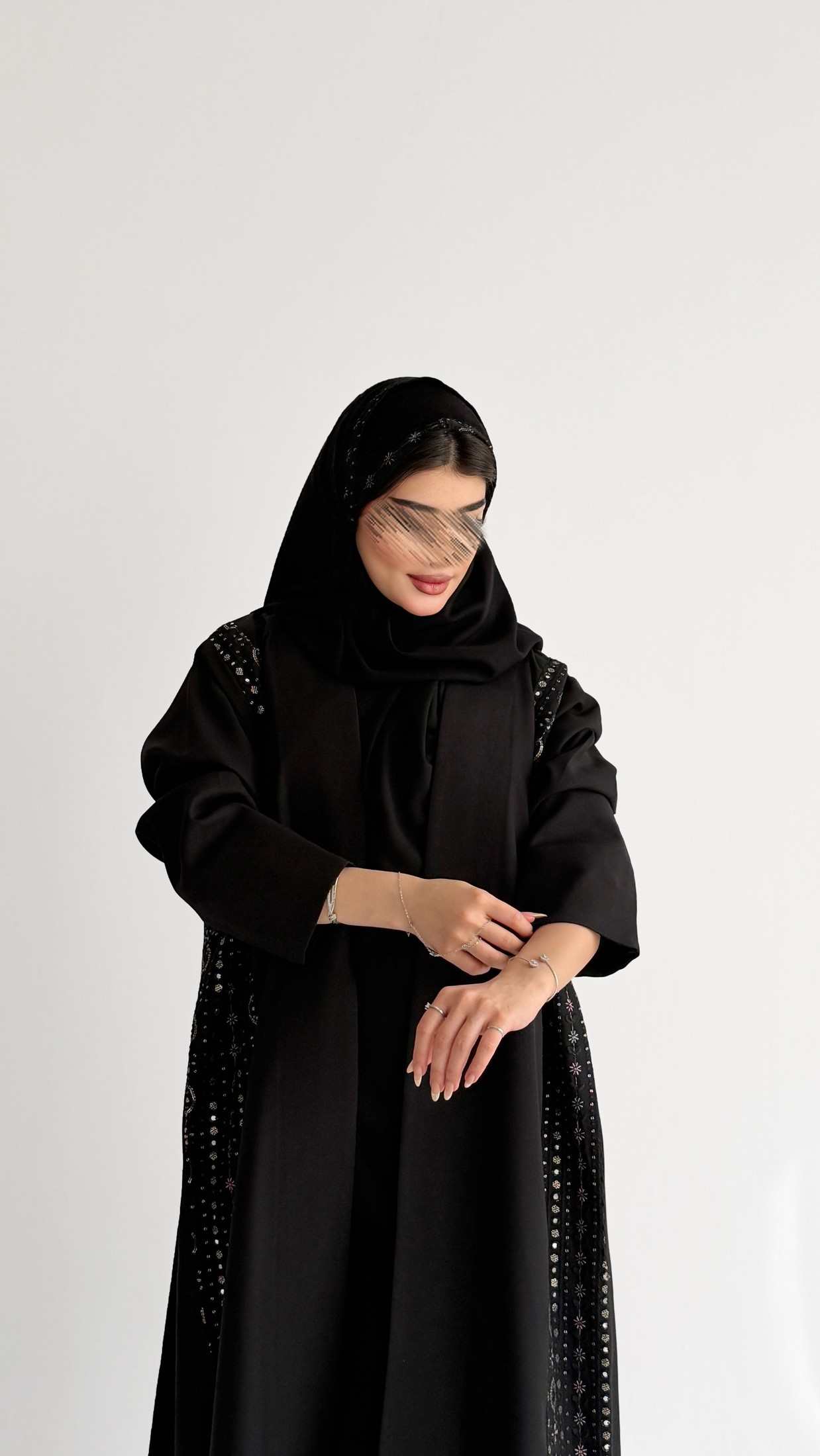 MWT1032 - عباية اسود مع تدخيله لنن تطريز - Aya