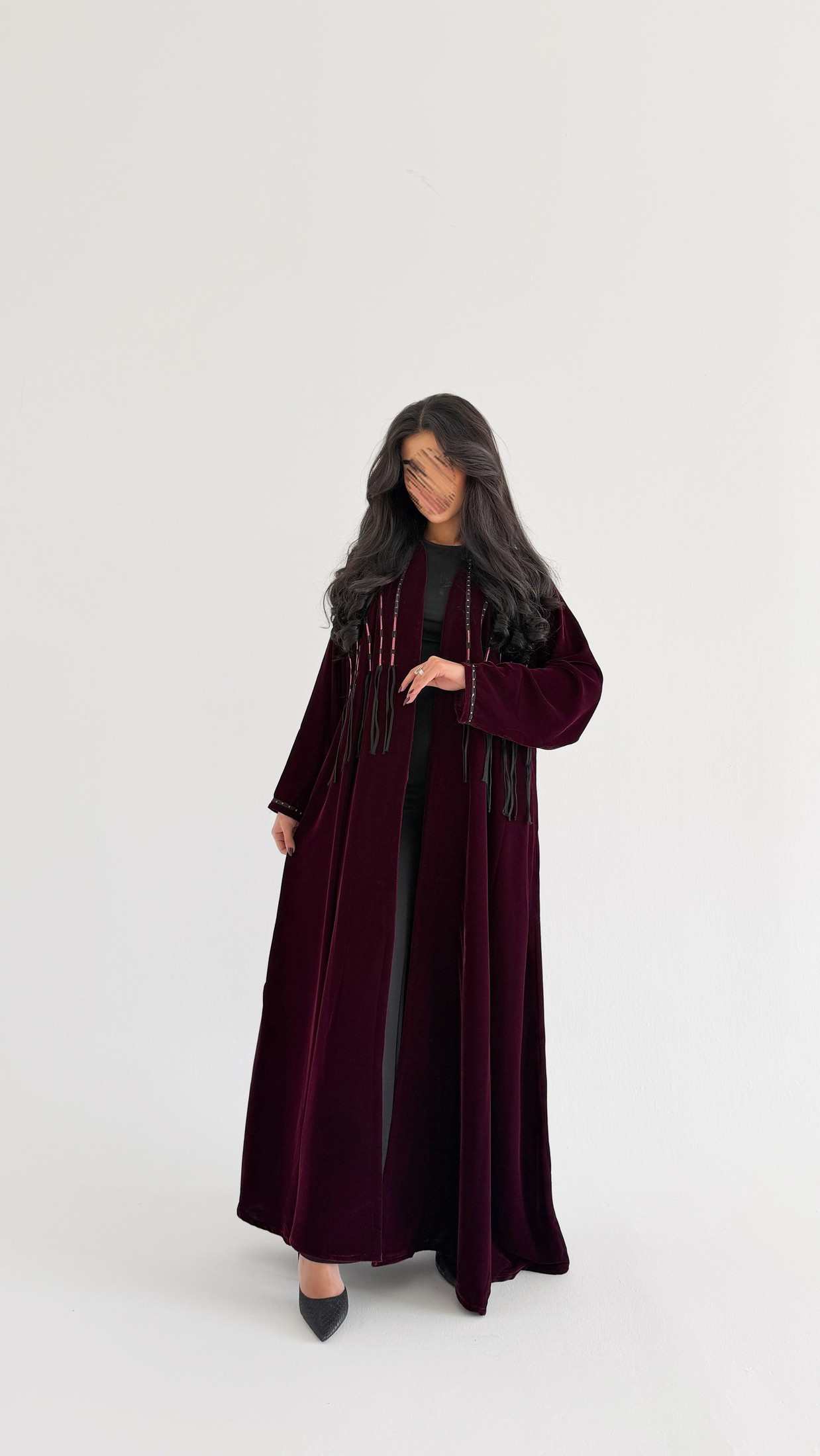 MWT864 - عباية مخمل بخطوط قيطان راقية - Aya