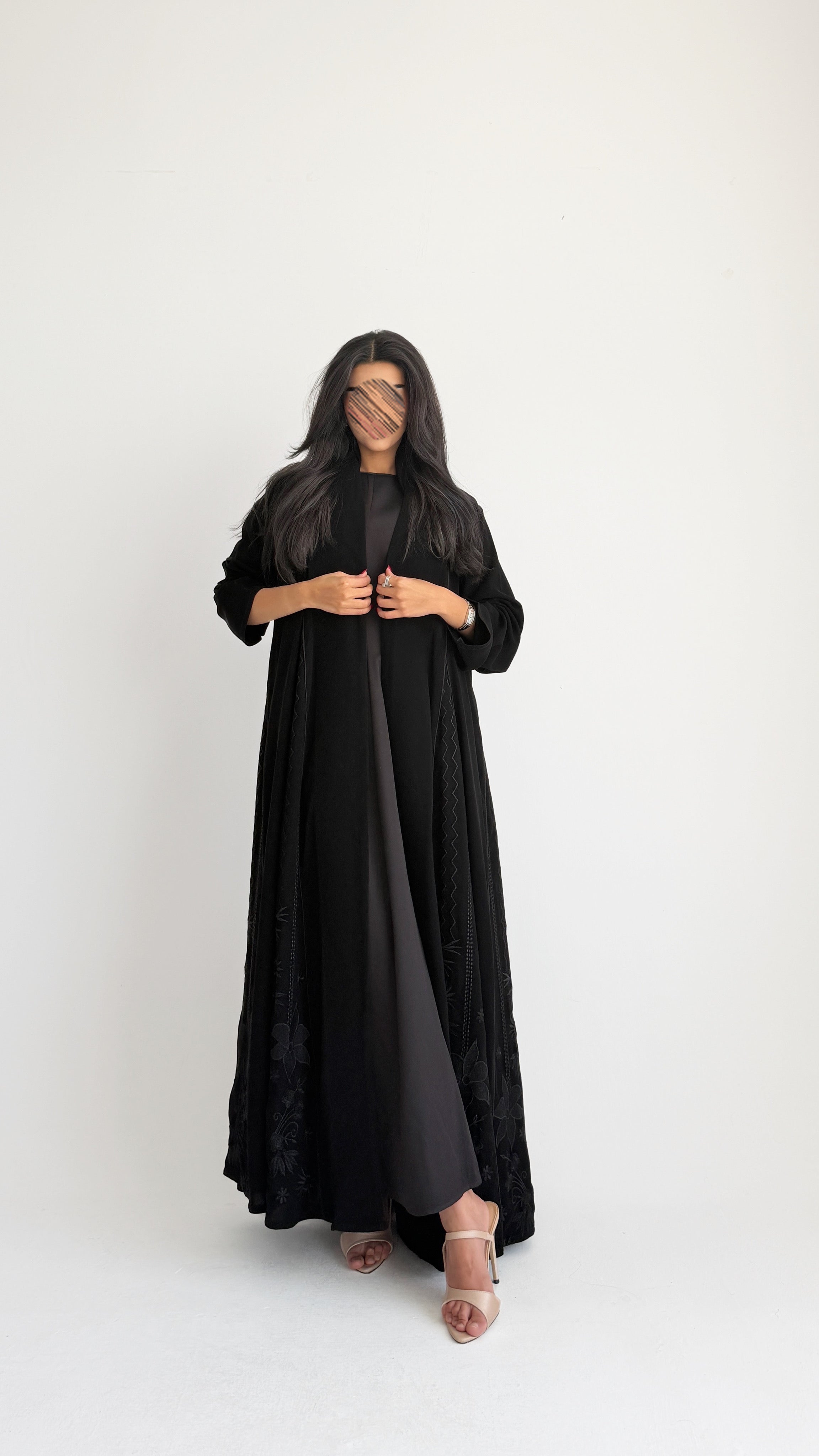 MWT2070 - عباية سوداء بتطريز أسود - Aya