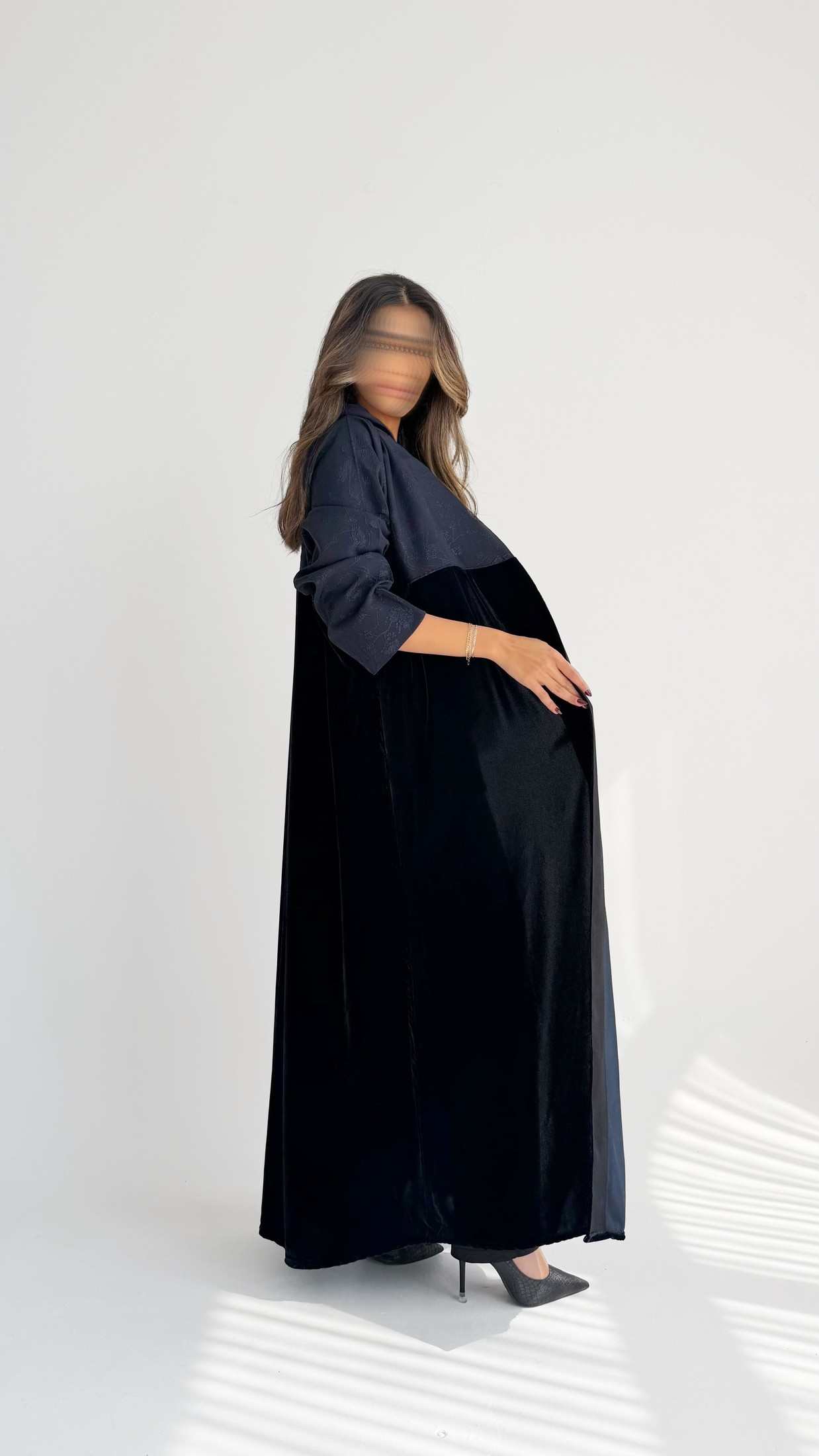 MWT881 -عباية مخمل مع تدخيلة جاكار - Aya