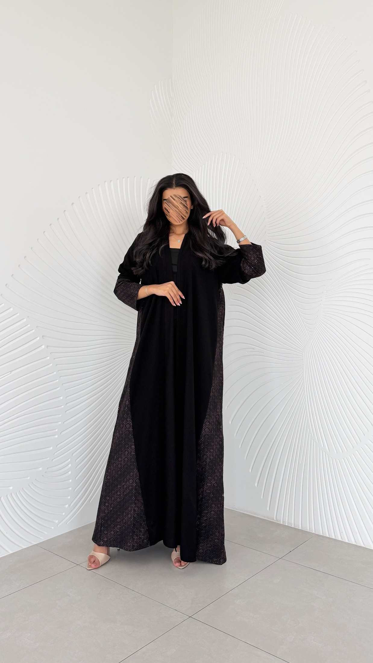 MWT2057 - عباية كريب اسود مع تدخيلة ركامة - Aya
