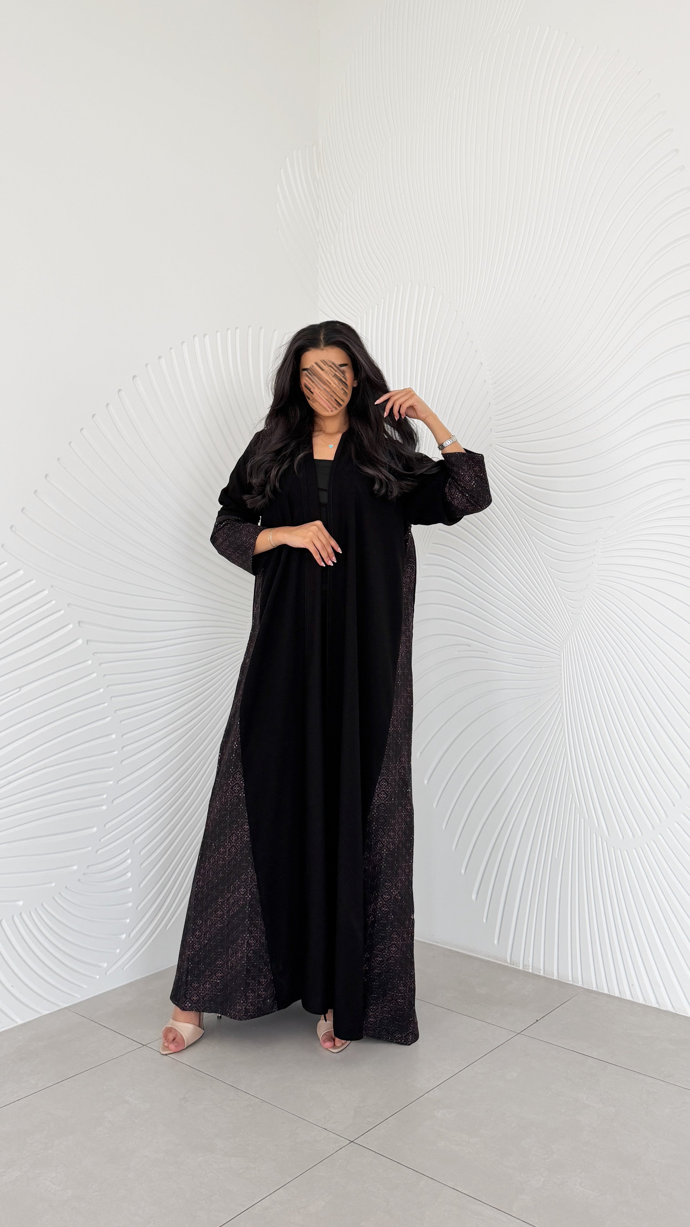 MWT2057 - عباية كريب اسود مع تدخيلة ركامة - Aya