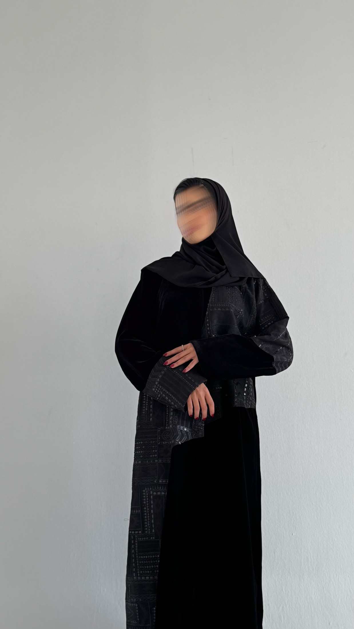 MWT551 - عباية مخمل مع لنن هندي تطريز - Aya