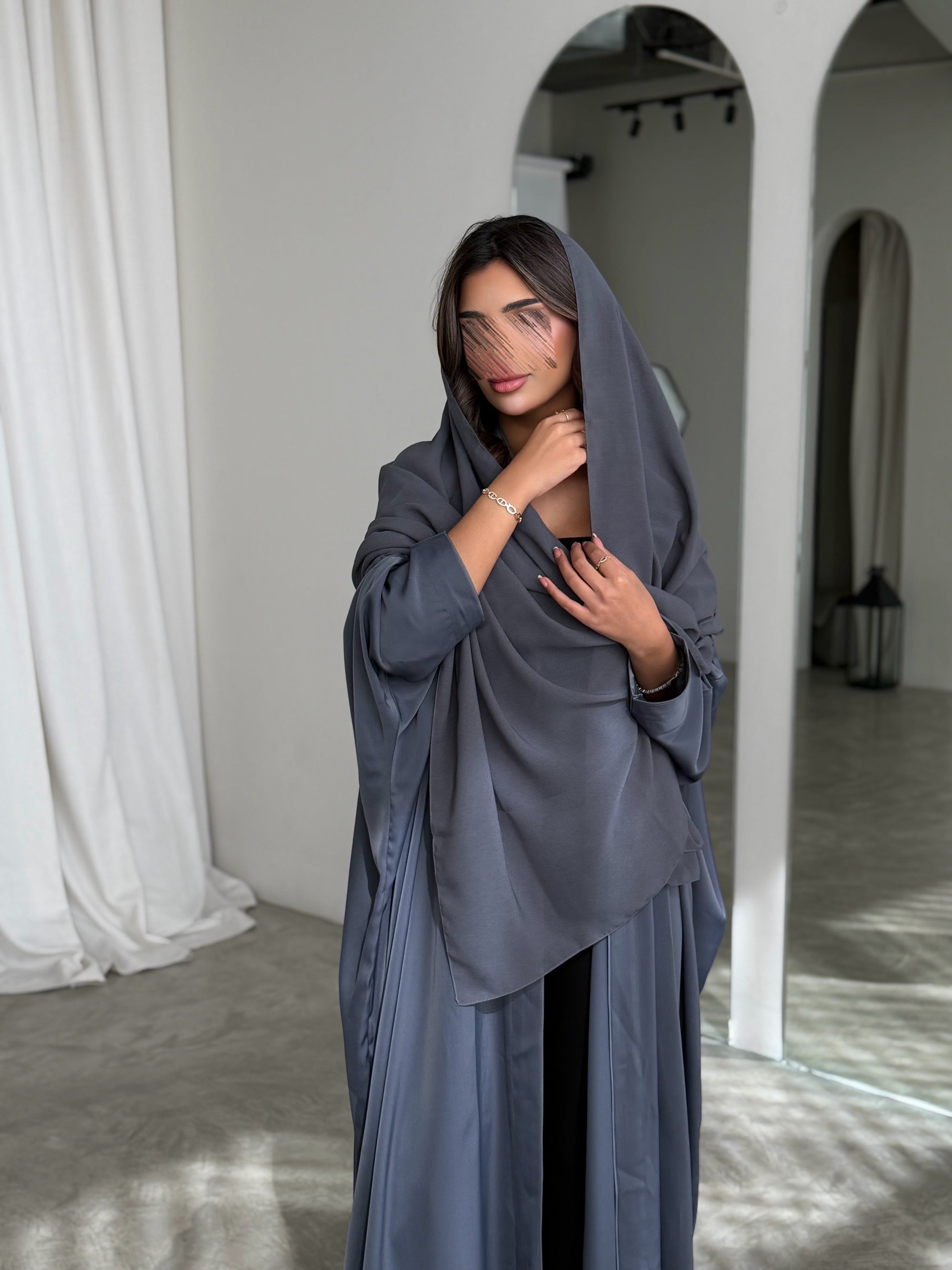MWT776 - عباية كريب رمادي - Aya