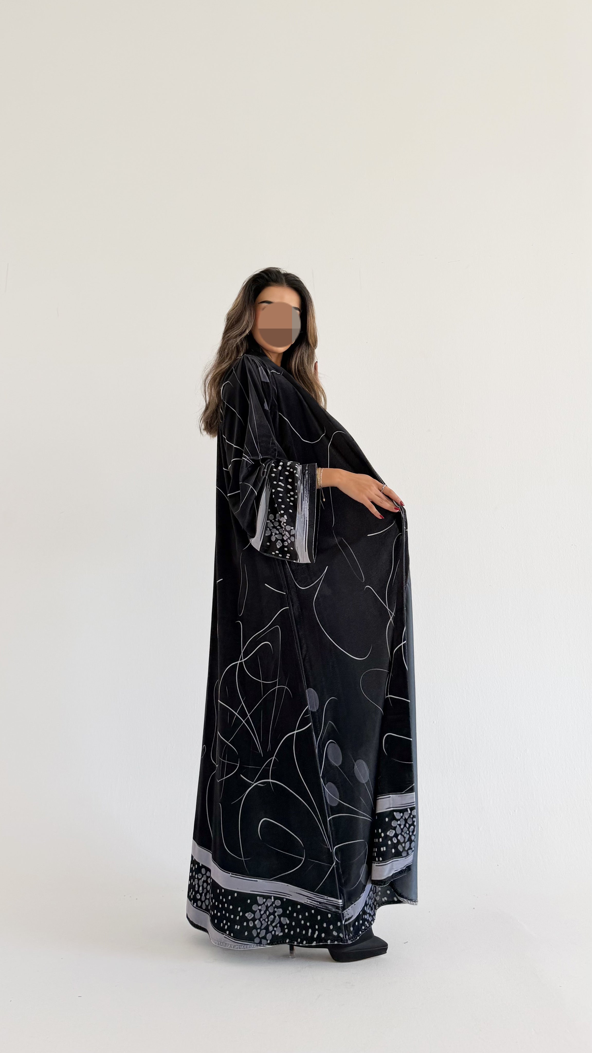 MWT883 - عباية مخمل طباعة - Aya