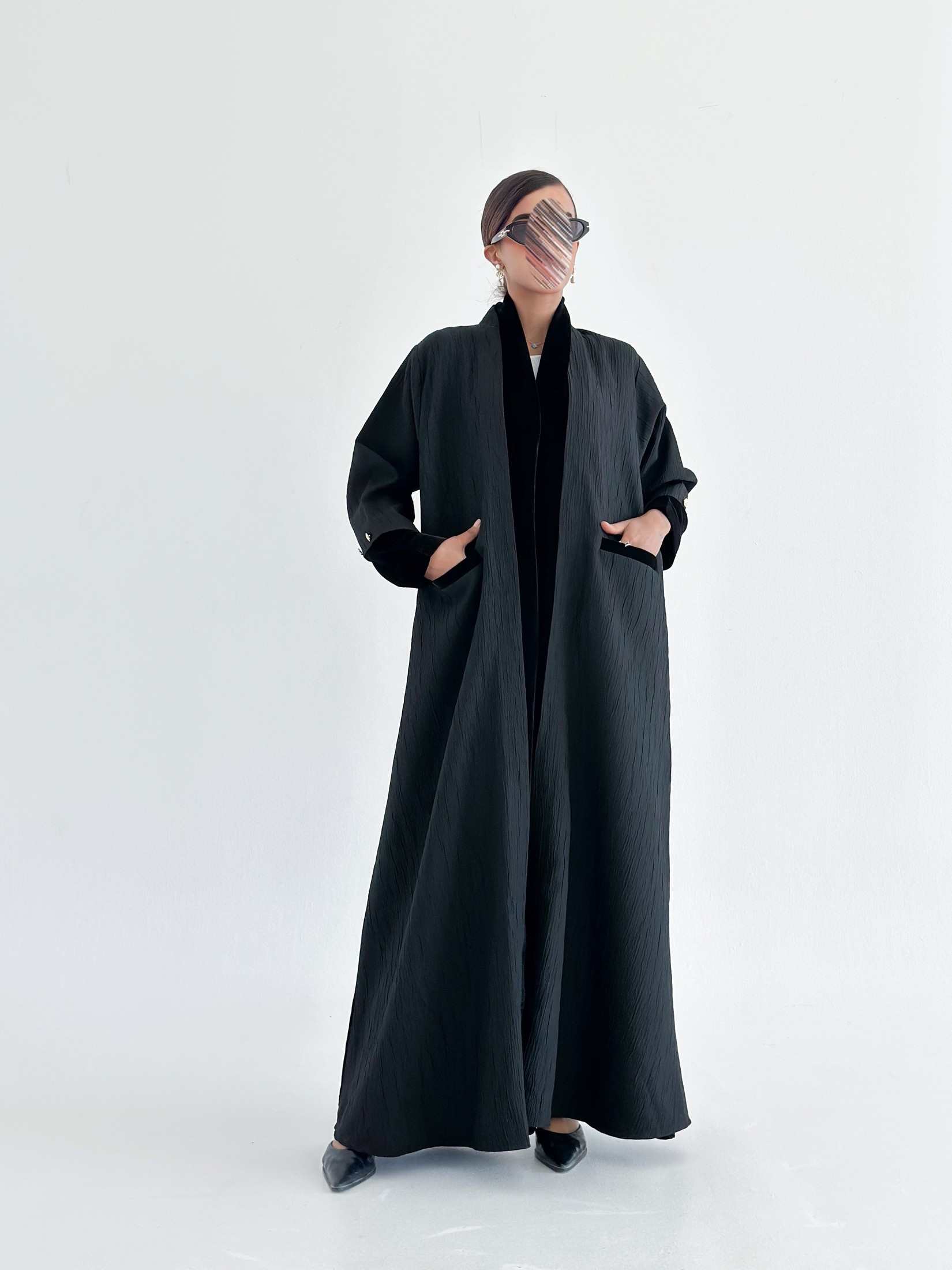 MWT572 - عباية جاكار مع أكمام مخمل بأزارير ذهبية - Aya