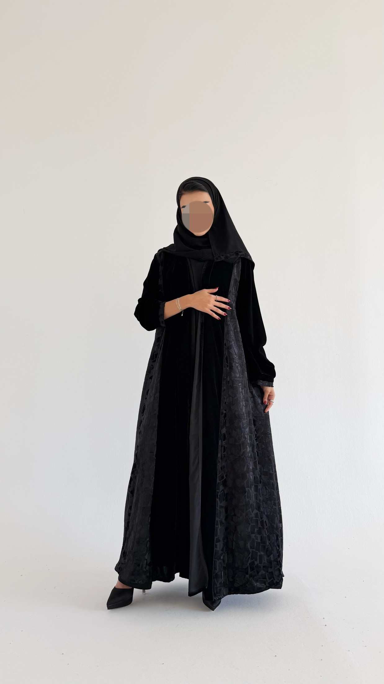 MWE915 - عباية سوداء مخمل - Aya