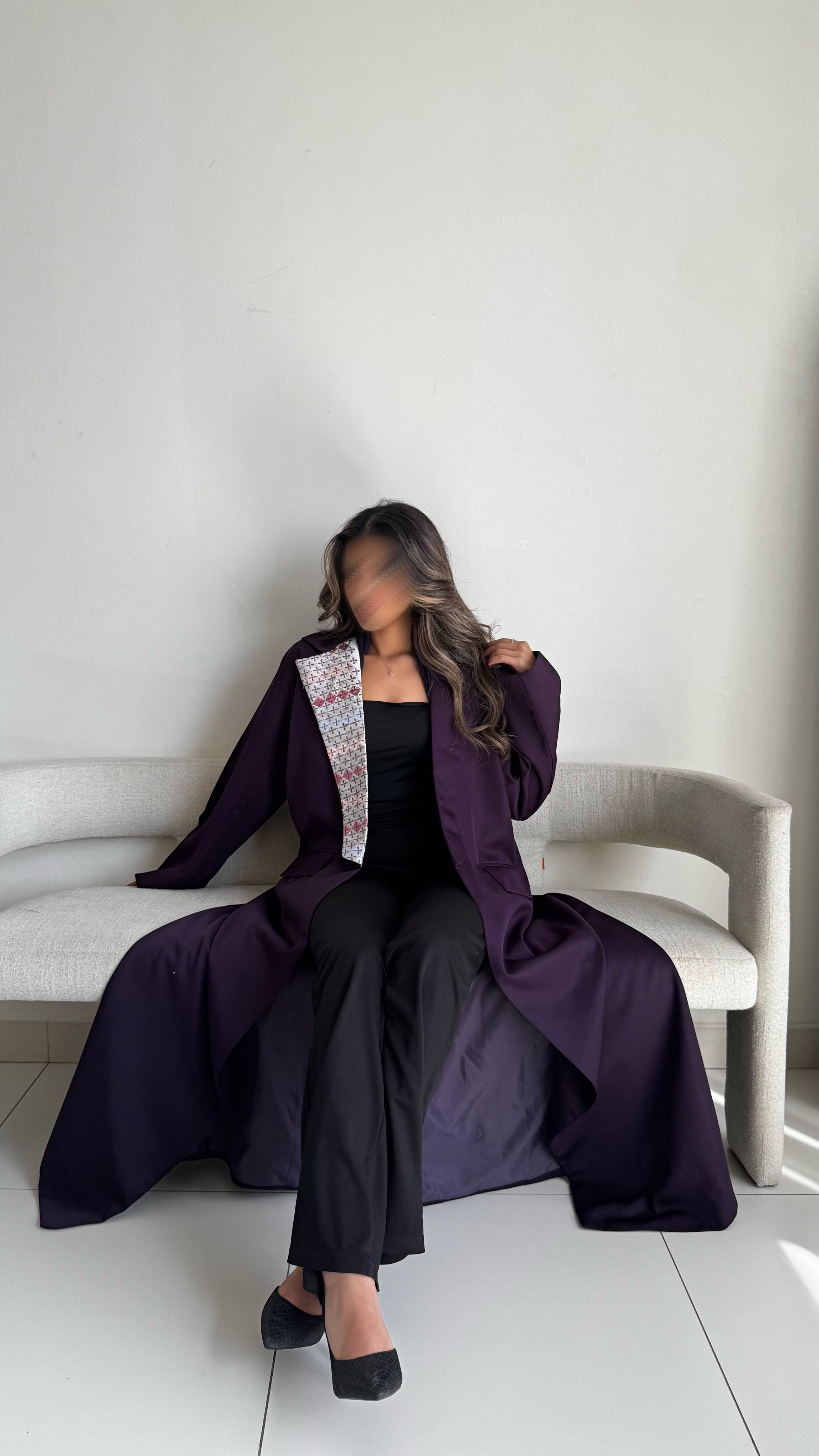 MW1706 - عباية بليزر بتطريز على الياقة - Aya