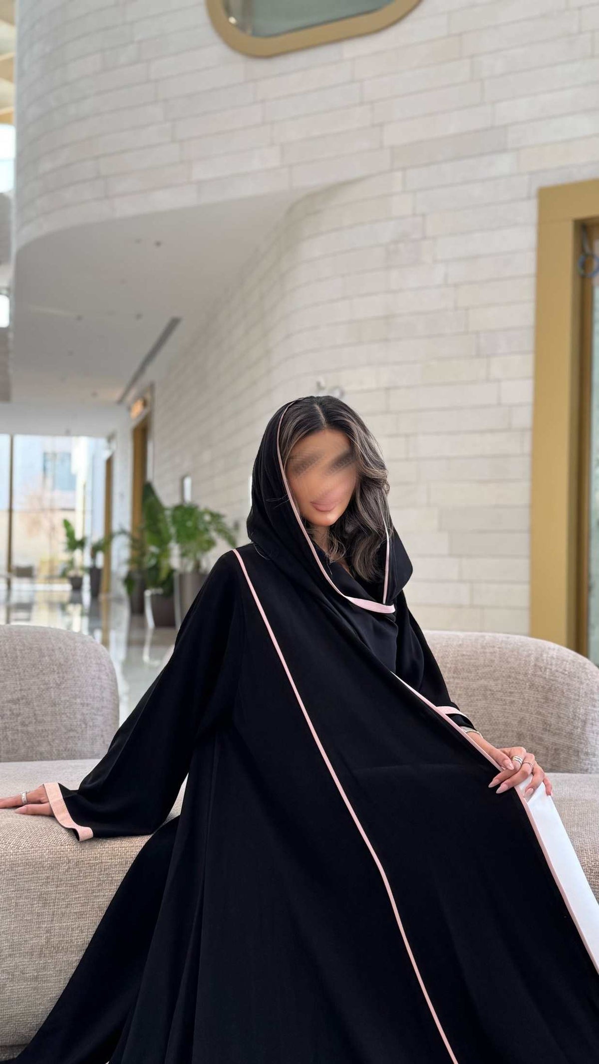 MW1606 - عباية سوداء بخطوط وردية وتطريز وردي | Black Abaya with Pink Stripes and Embroidery - Aya