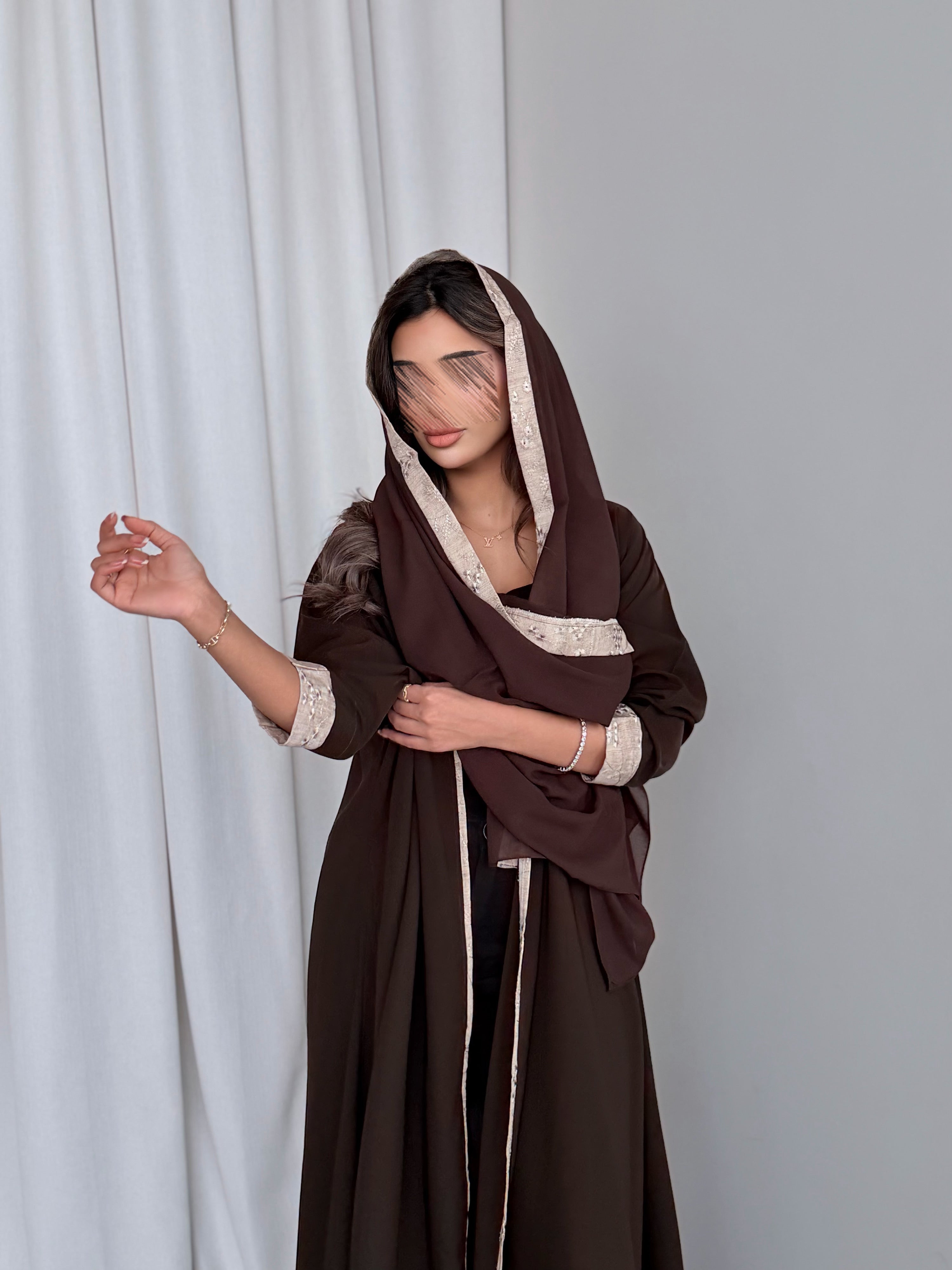 MWT778 - عباية كريب مع تدخيلة لنن - Aya